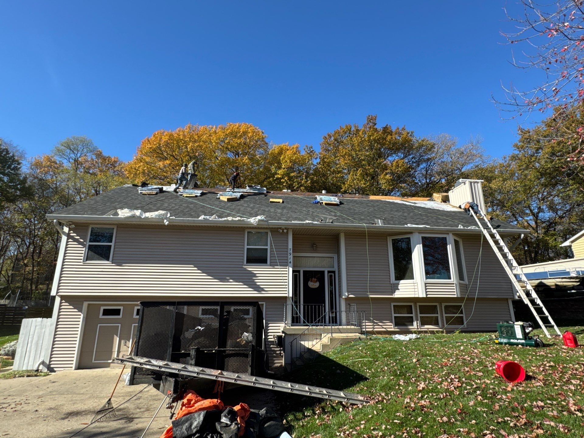 Had a storm and now a new roof! by EEC  Windows, Siding & Roofing 