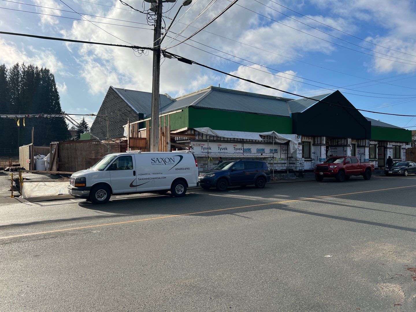 Commercial Roofing Installation using 12" Prolok metal and hidden gutters! by Top Notch Roofing Inc