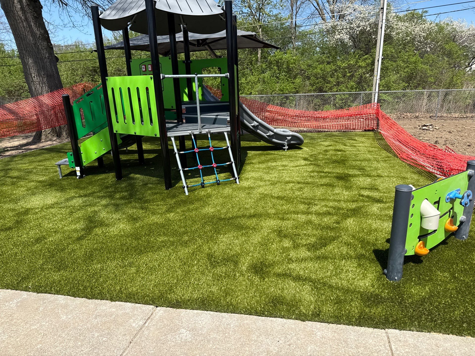 Harris Elementary in Fort Wayne, IN by ForeverLawn NEIN/INDY