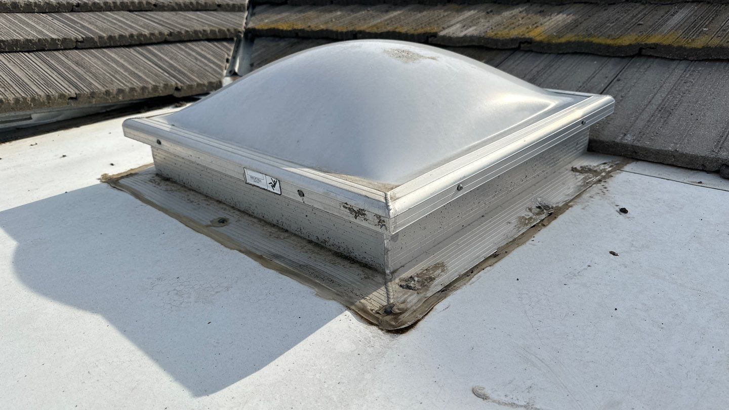 Single-ply roofing system on porch using TPO 60 mil by Straight Edge Roofing Inc