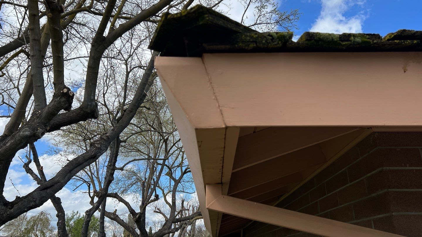 Installation of Certainteed Presidential shingles on residential house by Straight Edge Roofing Inc