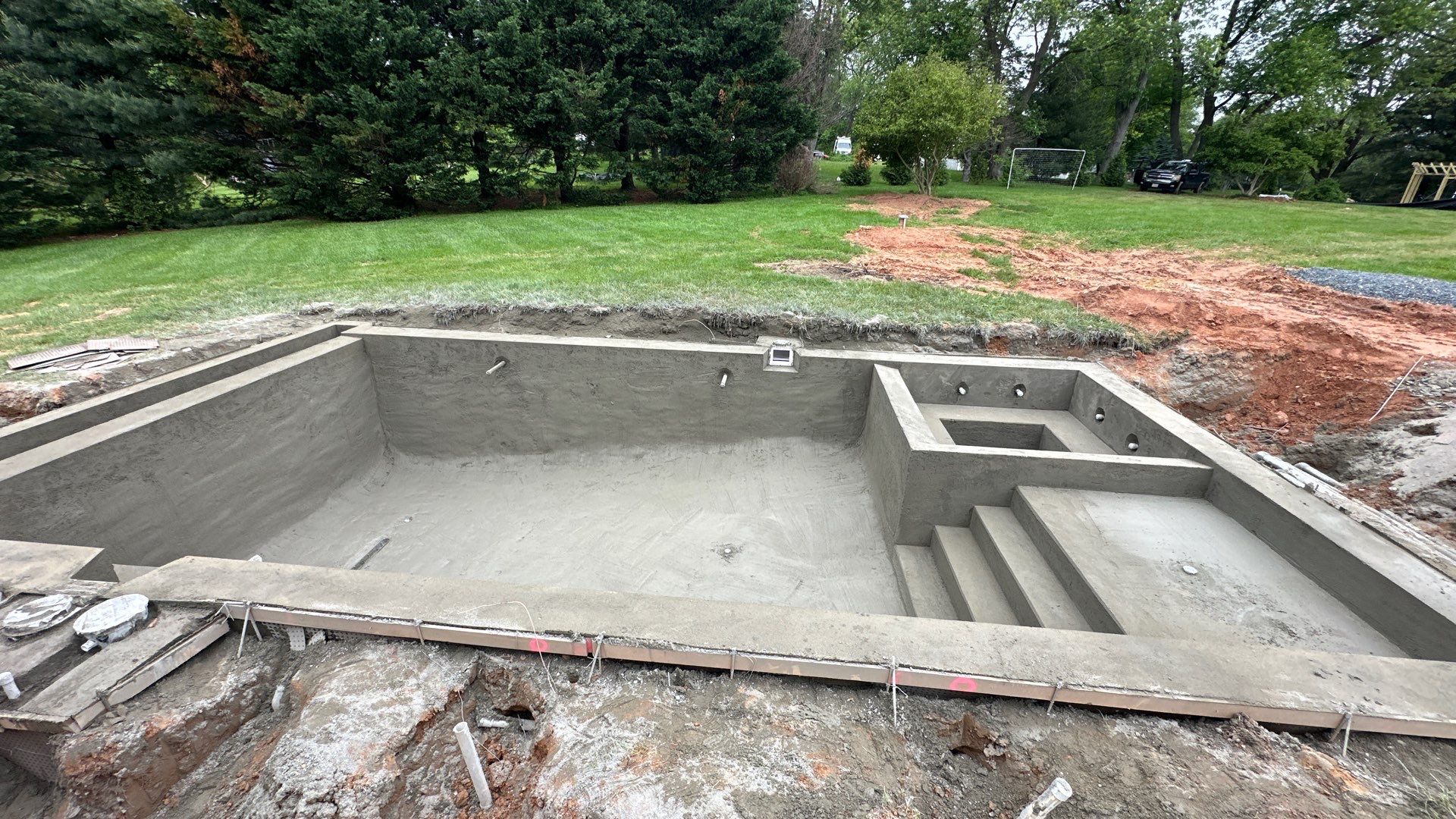 Gunite Pool and Spa with Autocover by Elysium Pools