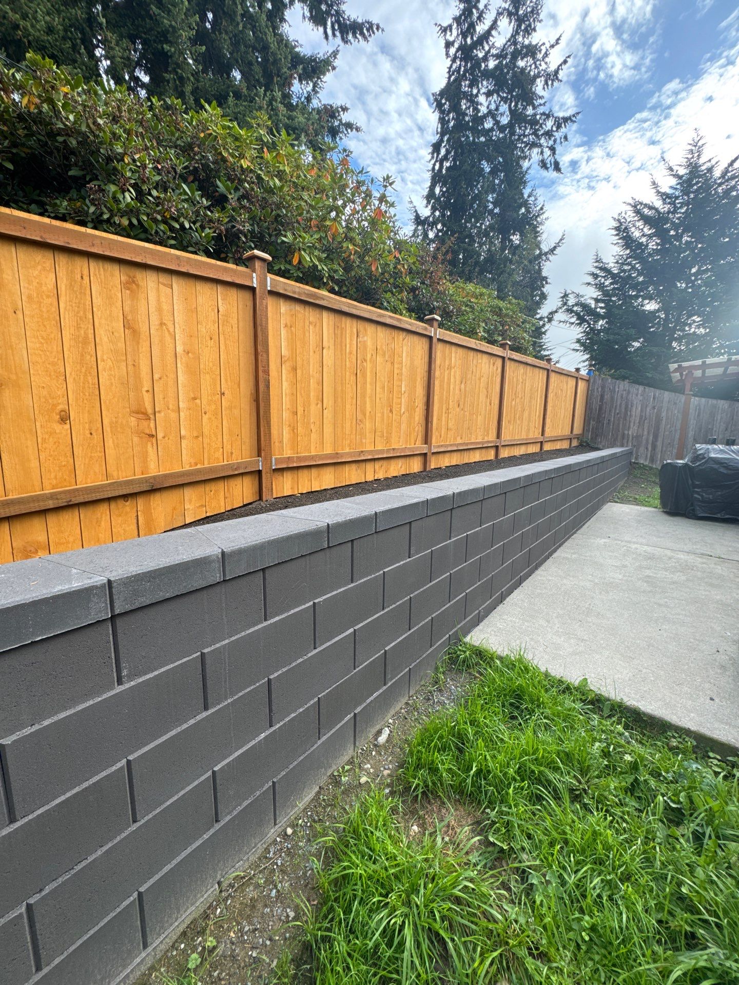 Jireh Outdoor Projects | Retaining Wall & Fence Build by Jireh Asphalt & Concrete Inc 