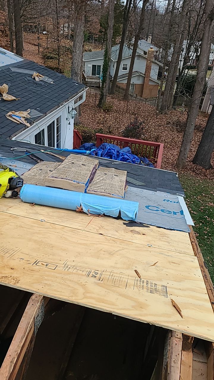 Springfield CertainTeed Charcoal Black Roof & CertainTeed Colonial White Siding by RM Banning, Inc.