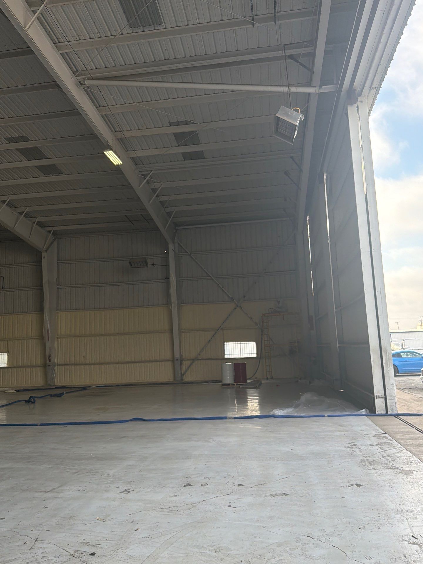 20,000 SF Airplane Hangar  by Apex Insulation Solutions