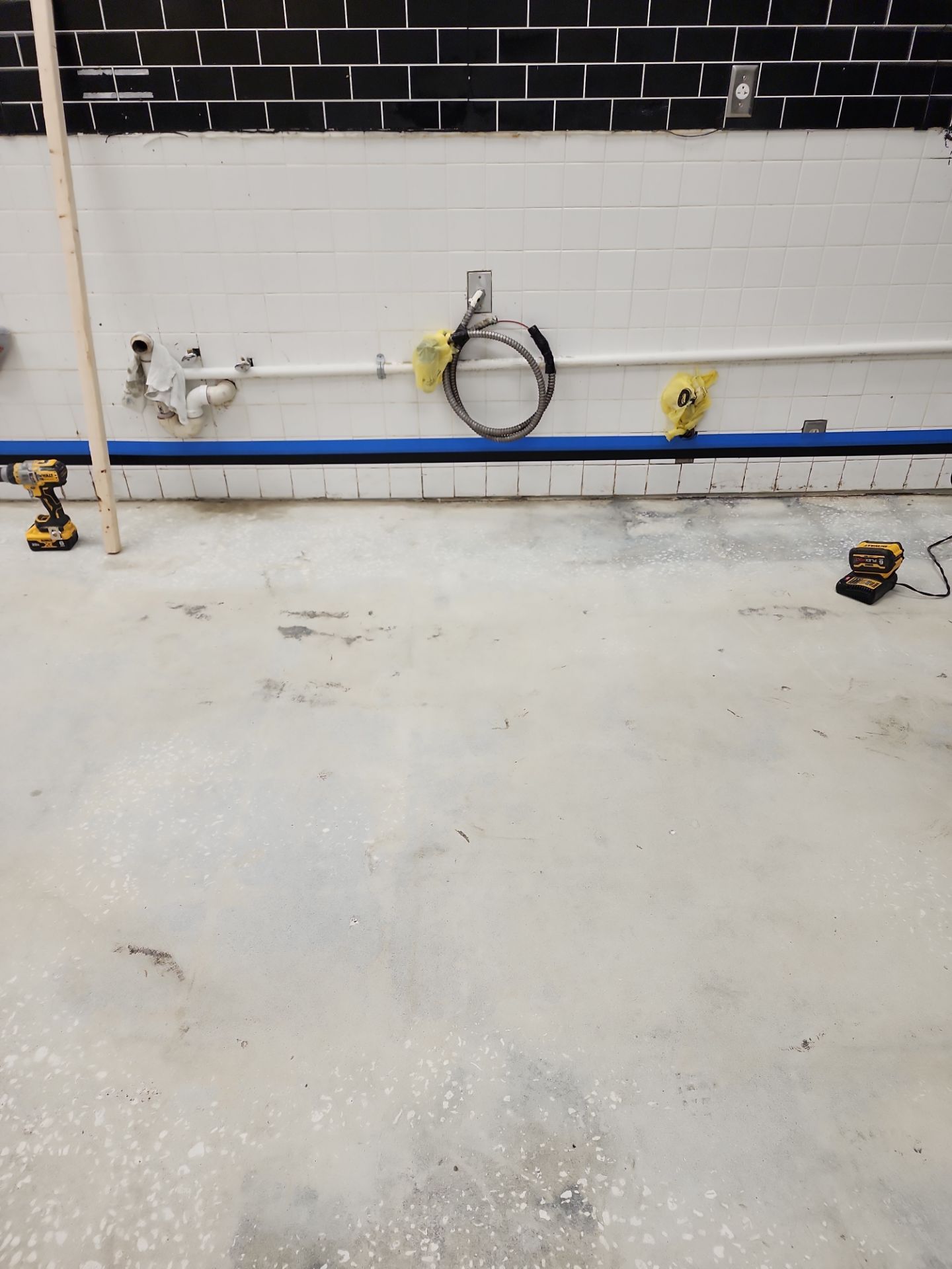 Fresco y Más Food Prep Area by Seamless Surfaces