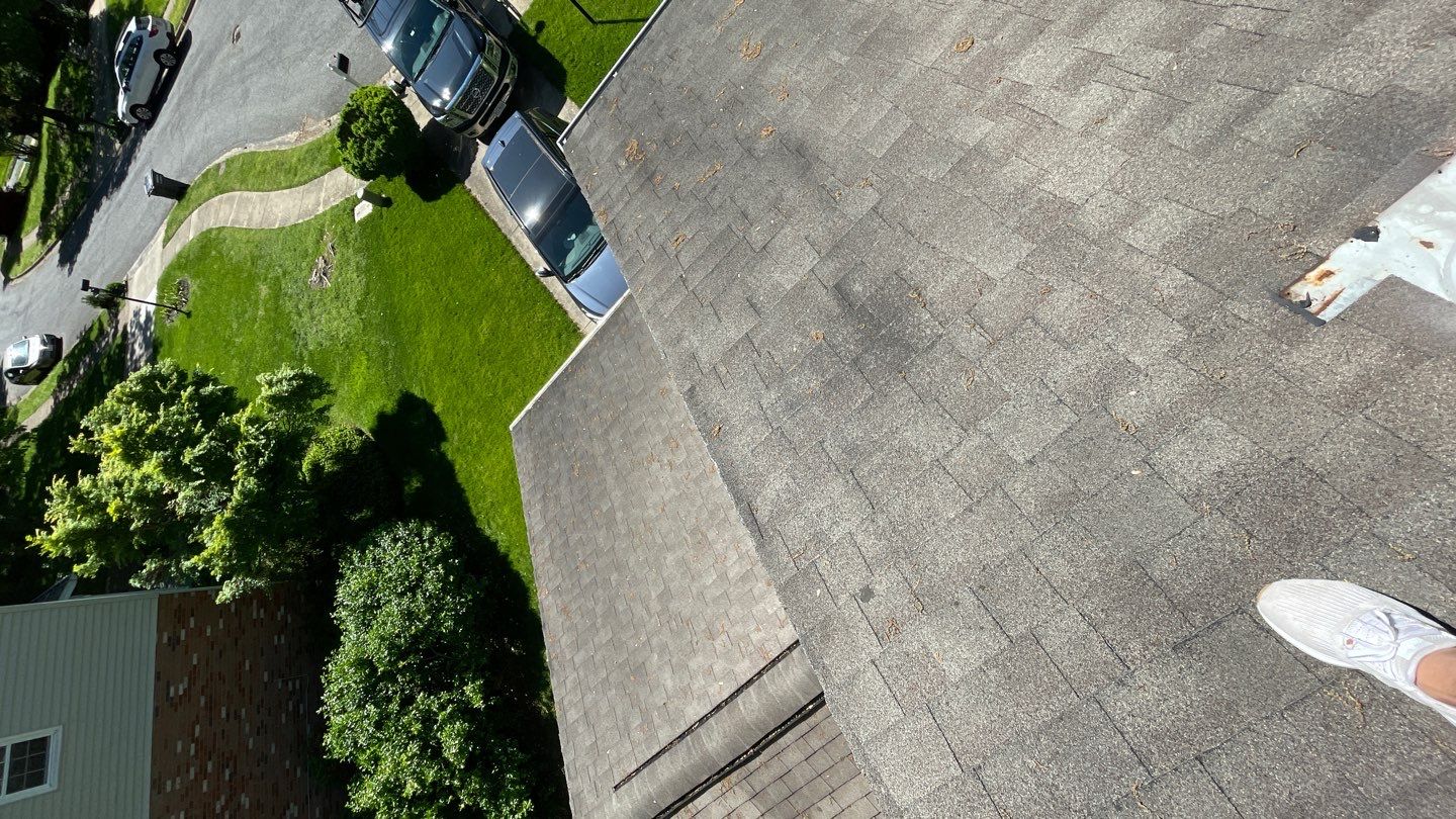 Springfield CertainTeed Landmark Weathered Wood Roof Installation by RM Banning, Inc.