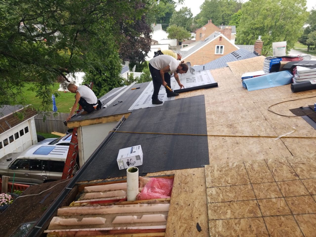 Residential Roofing Installation using Certainteed Belmont shingle by Absolute Roofing and Construction