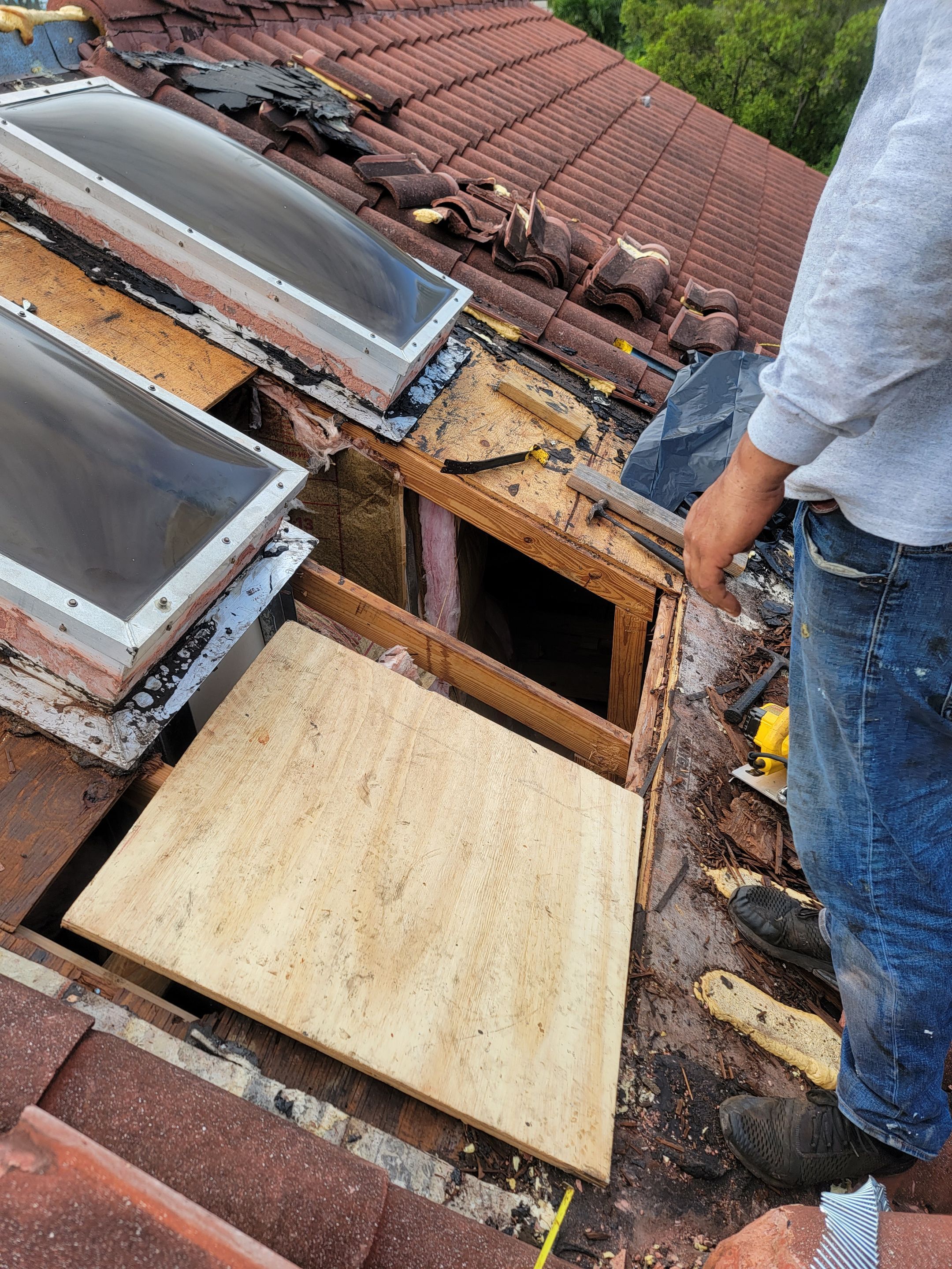 NE 37th Ave, Aventura, FL by G&J Roofing 