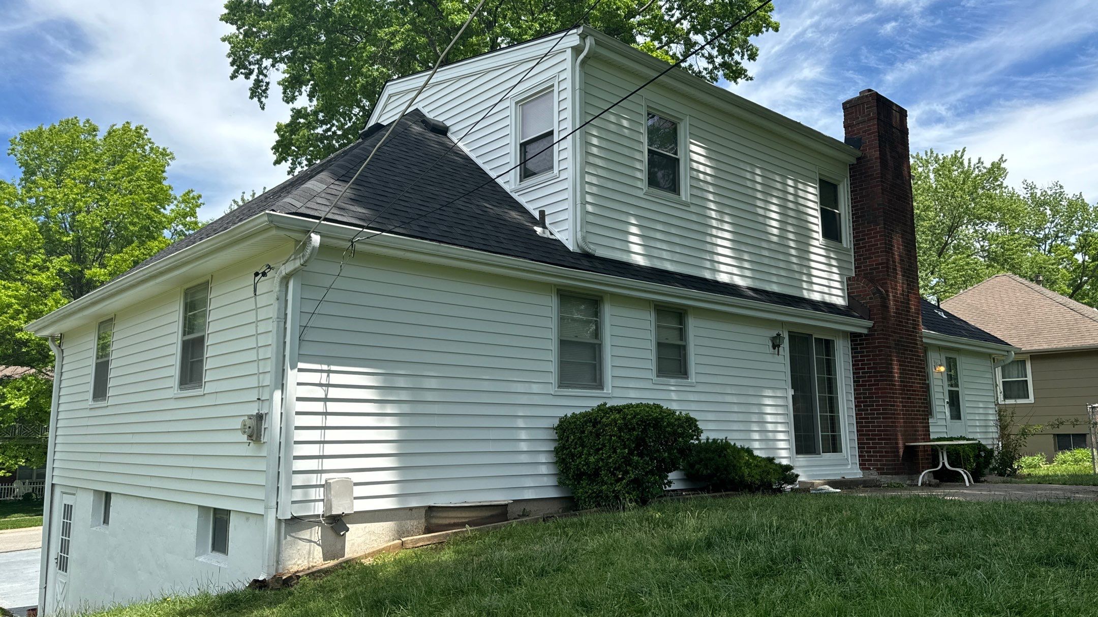 Siding Installation using White Market Square by EEC Windows, Siding & Roofing