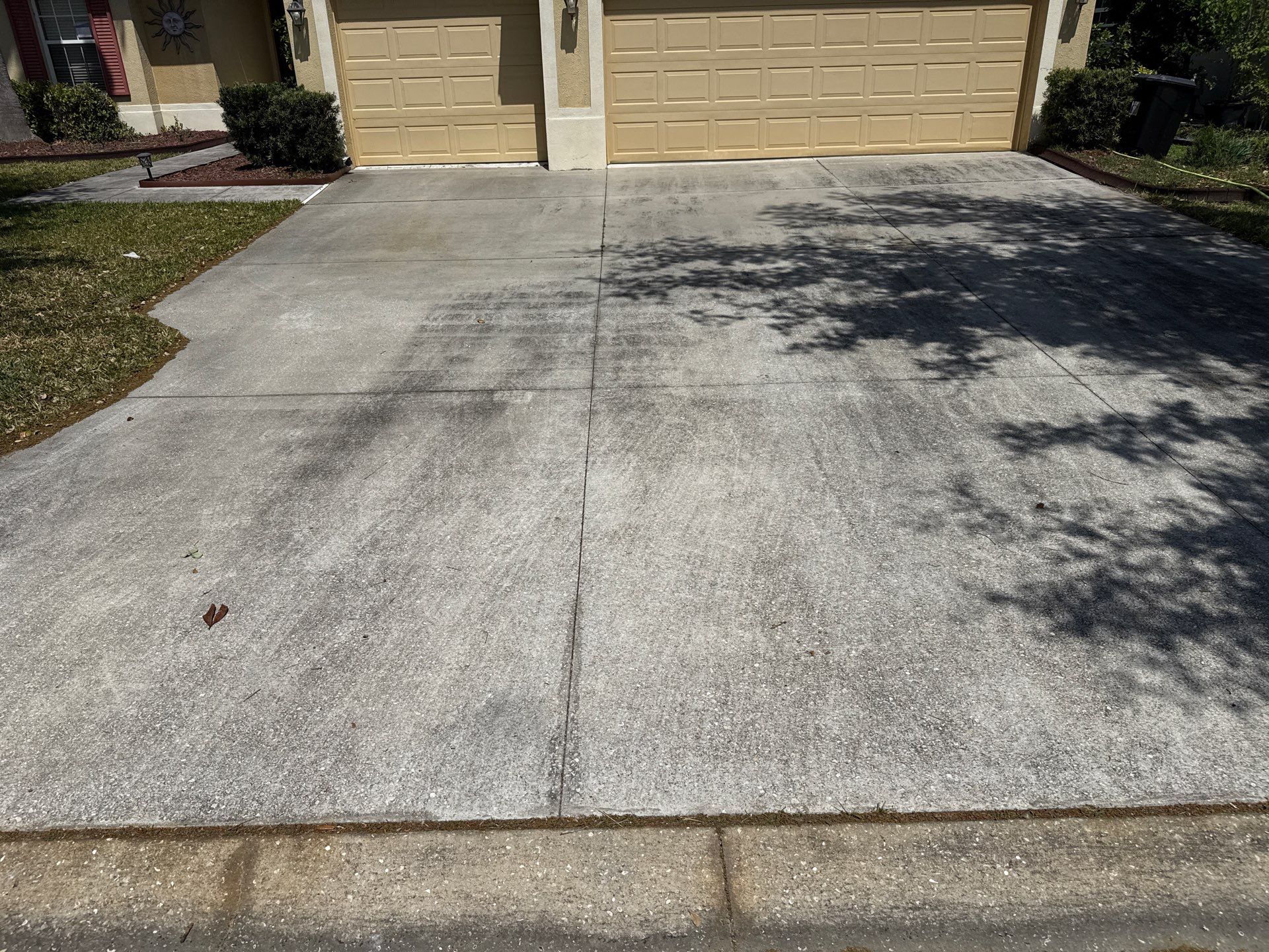 Driveway & Rear Wall Soft Wash | Lexington Community | Parrish, FL | Sunshine AquaWash by Sunshine AquaWash