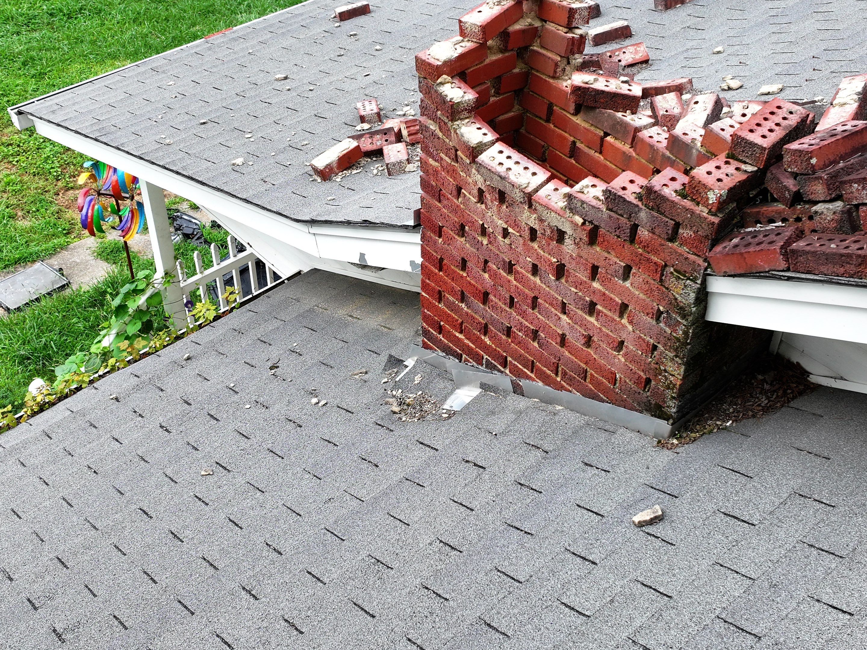 Vichare Residence by Omnia Roofing