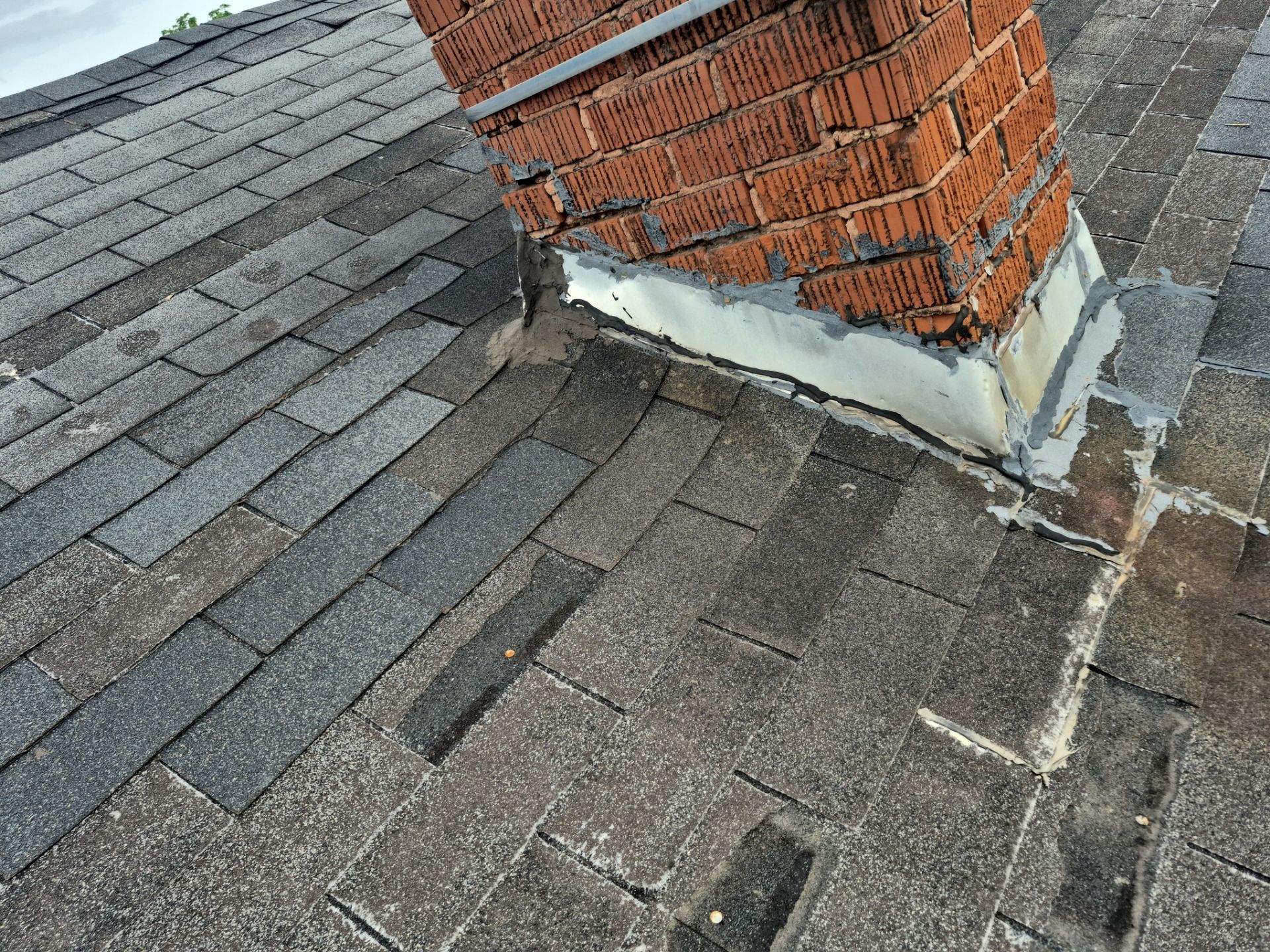 Matte Black Elegance: IKO Dynasty Roof Transformation in Ashland, KY by Mr. Roofer