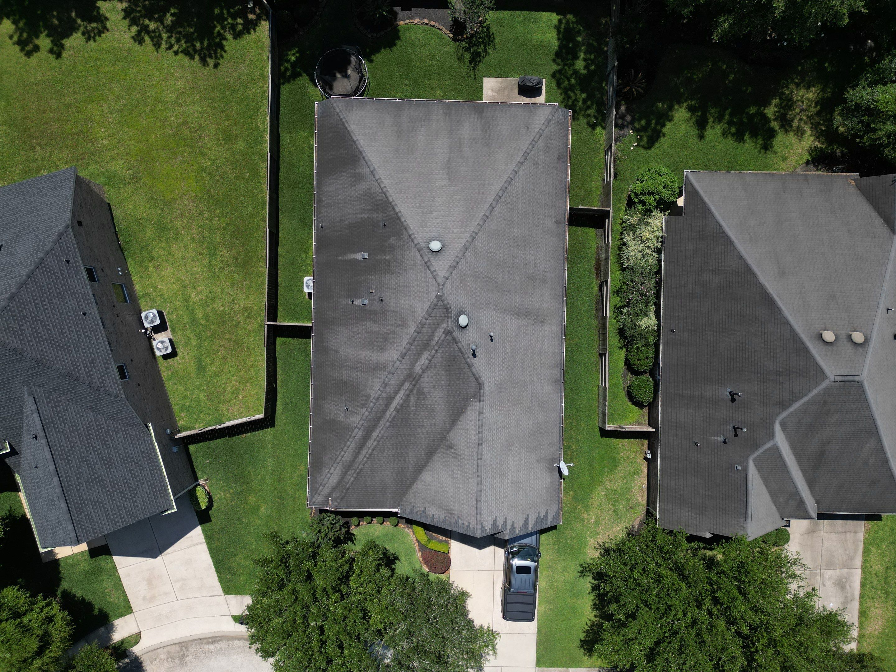 OC Duration Onyx Black by HHH Roofing & Construction