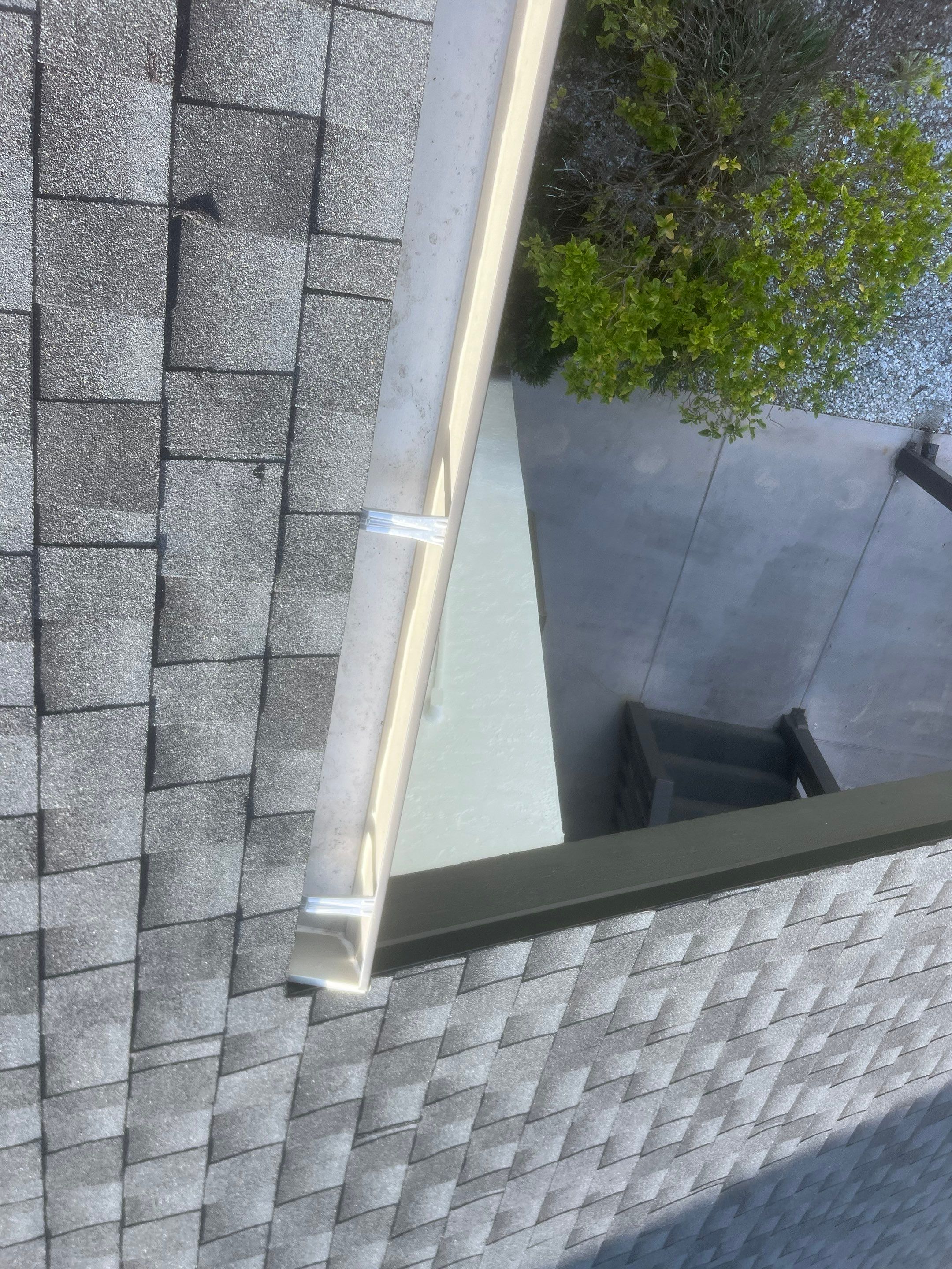 Professional Gutter Cleaning in Fort Myers FL by Gutter Professors