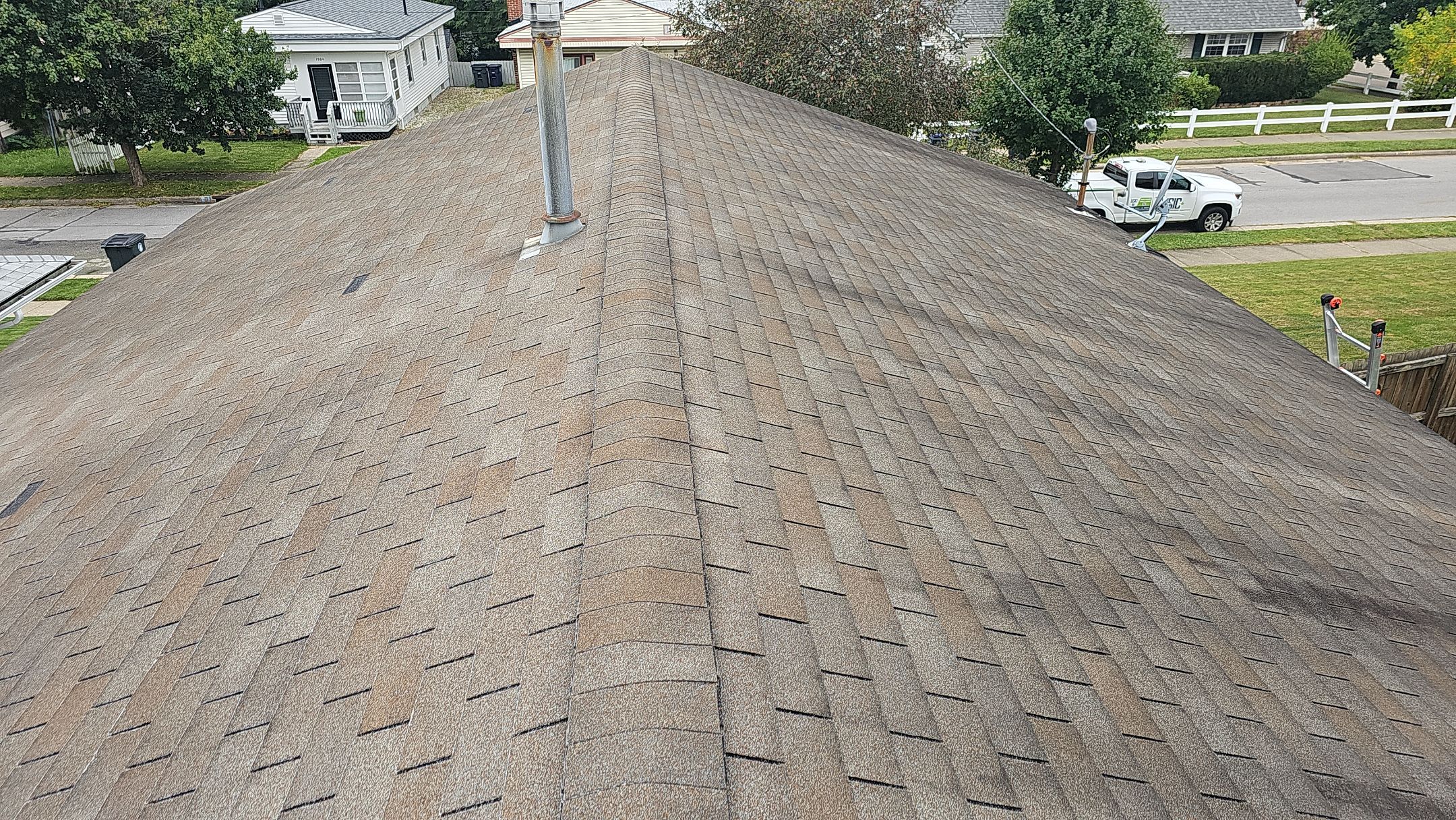 Atlas Pinnacle, Color: Oyster Shell, Drip Edge: White by Eagle Eye Roofing