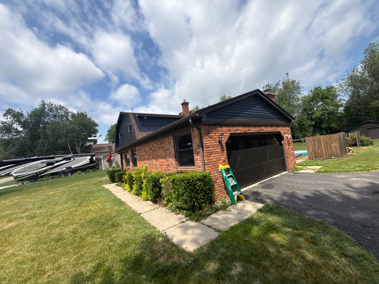 Siding Replacement using Alside Charter Oak D4.5" by 180 Contractors