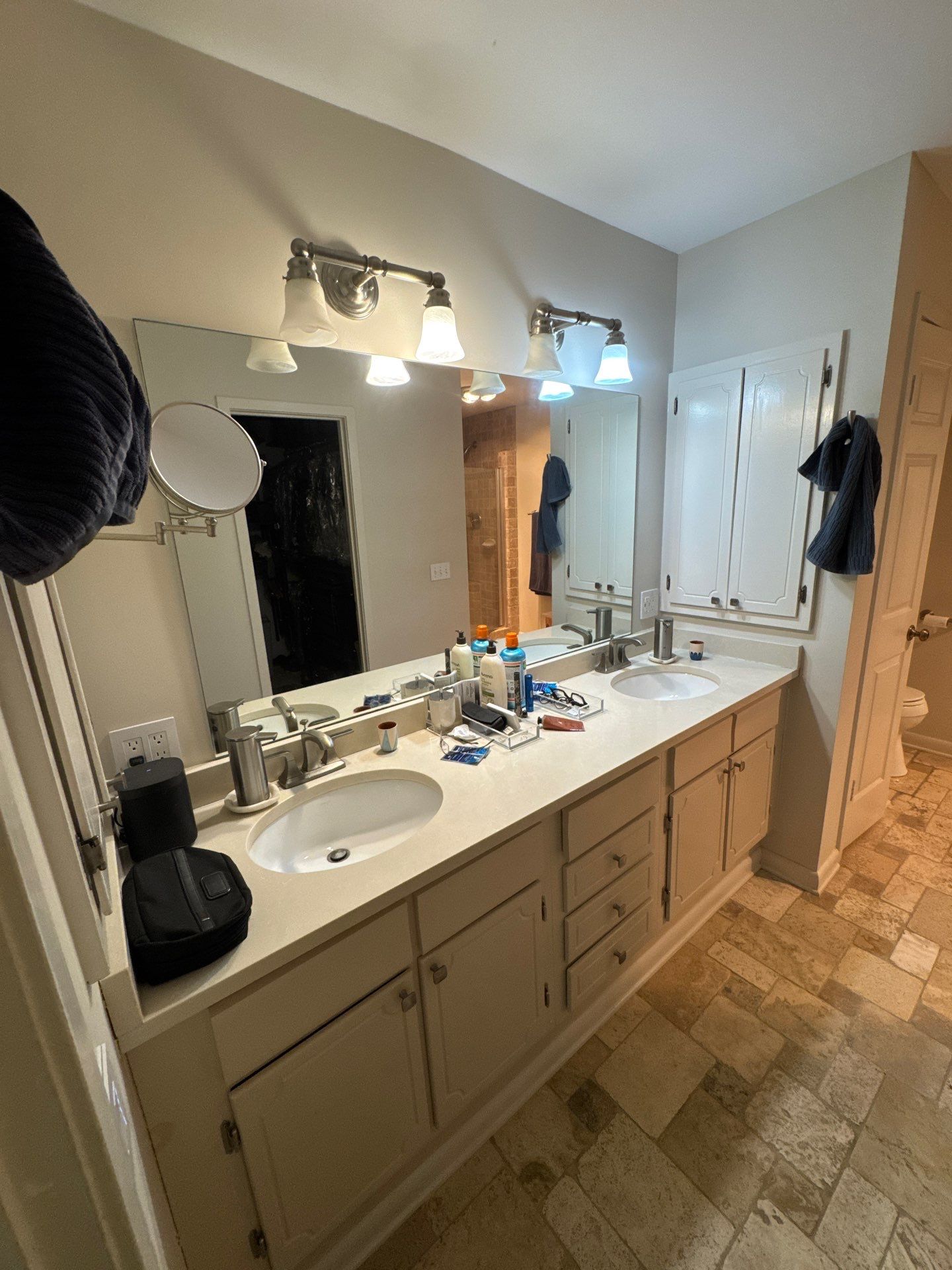 Two bathrooms renovation by Prudencio