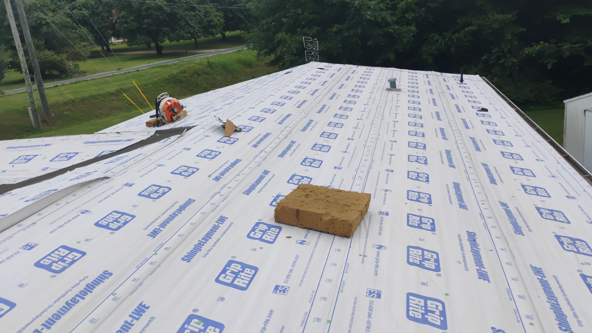 Taylor Roof by BROCK BUILDERS 