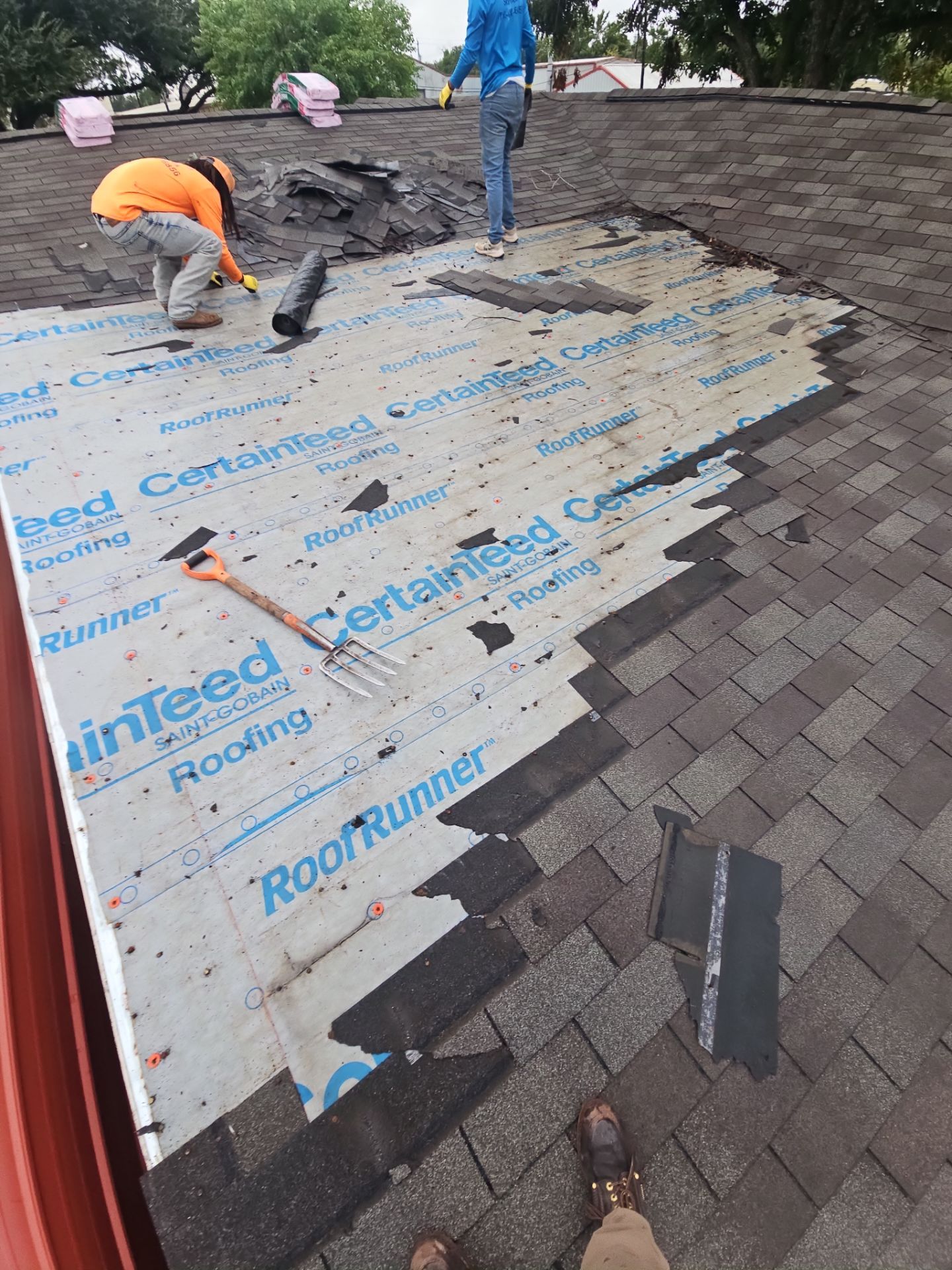 Residential Roofing Installation using Owen's Corning Duration (Lifetime) Shingles by Roof Repair Company