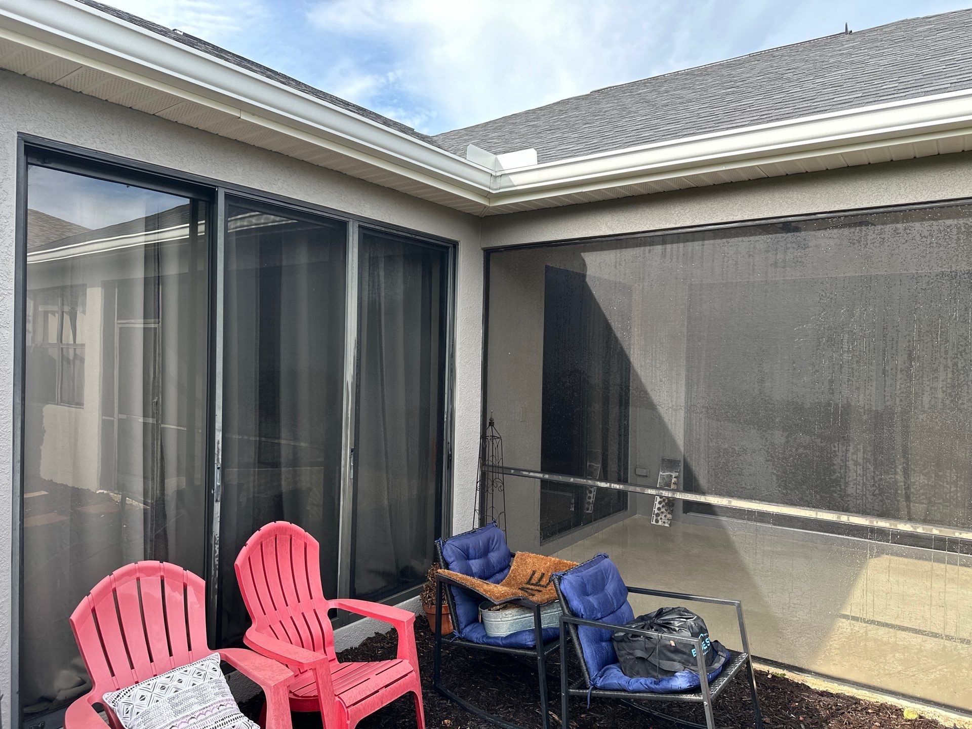 House Wash, Lanai Cleaning, and Driveway Cleaning by Sunshine AquaWash