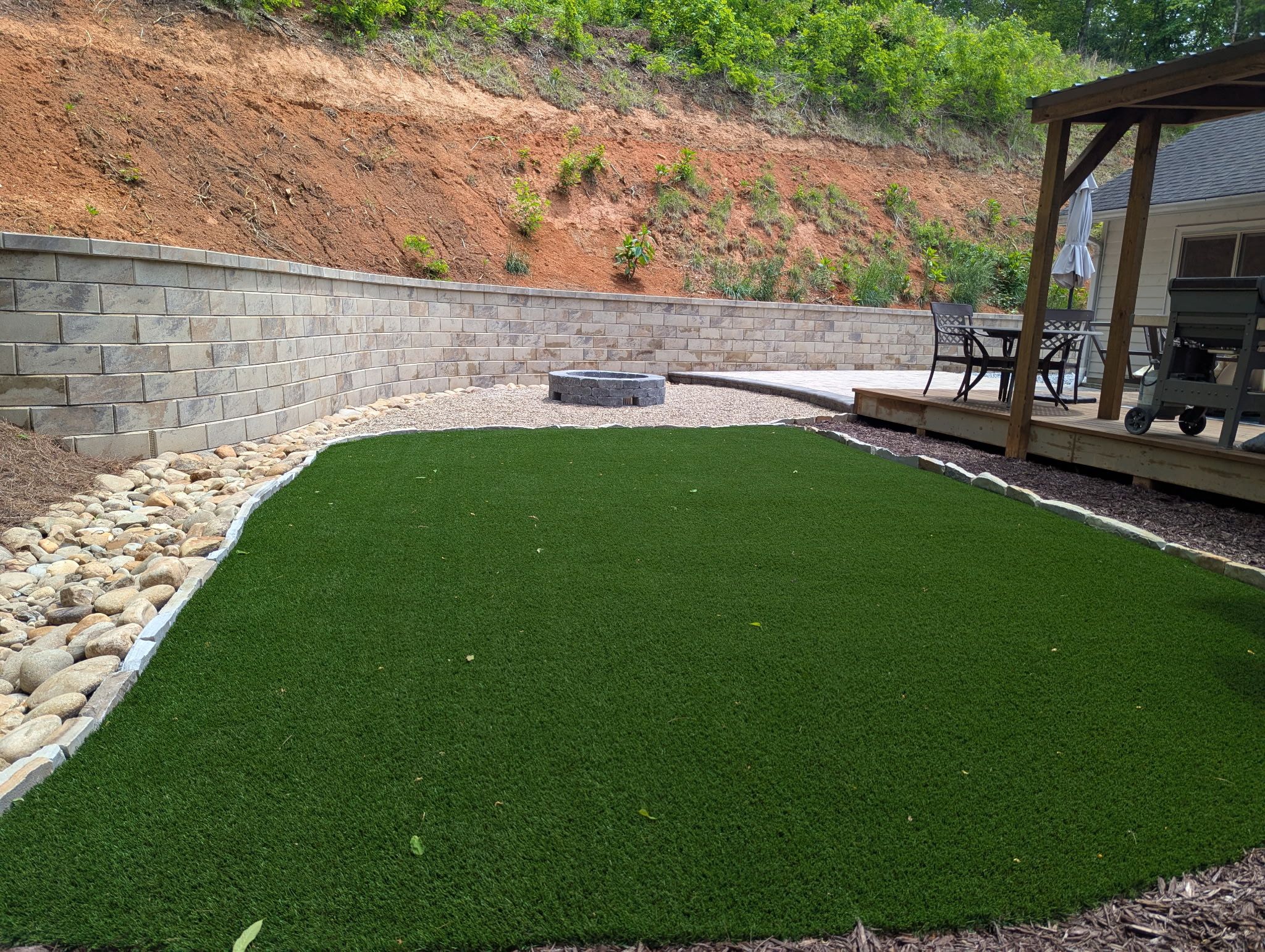 Outdoor Living Space by B&B Landscaping