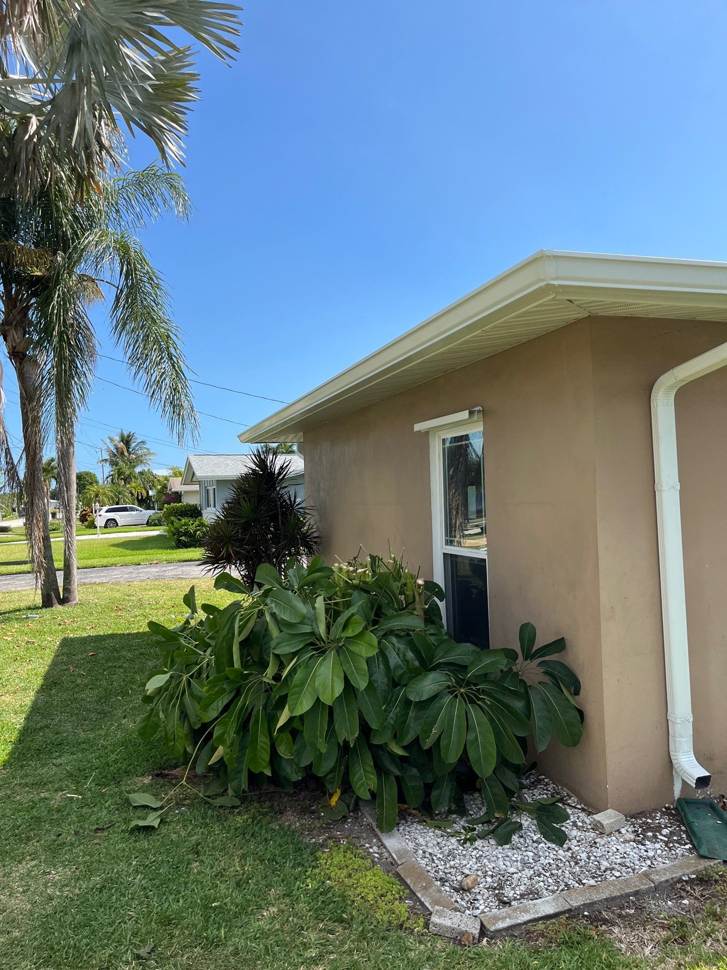 White K Style Seamless Gutters using 6 Inch Seamless Gutters in Cape Coral FL by Gutter Professors