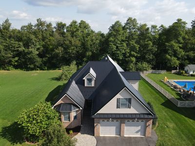 Standing seam / Azm panel in black 