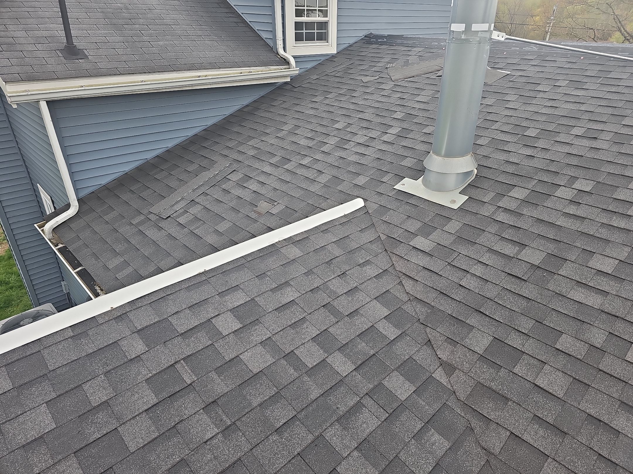 ATLAS PINNACLE COLOR: PRISTINE BLACK by Eagle Eye Roofing