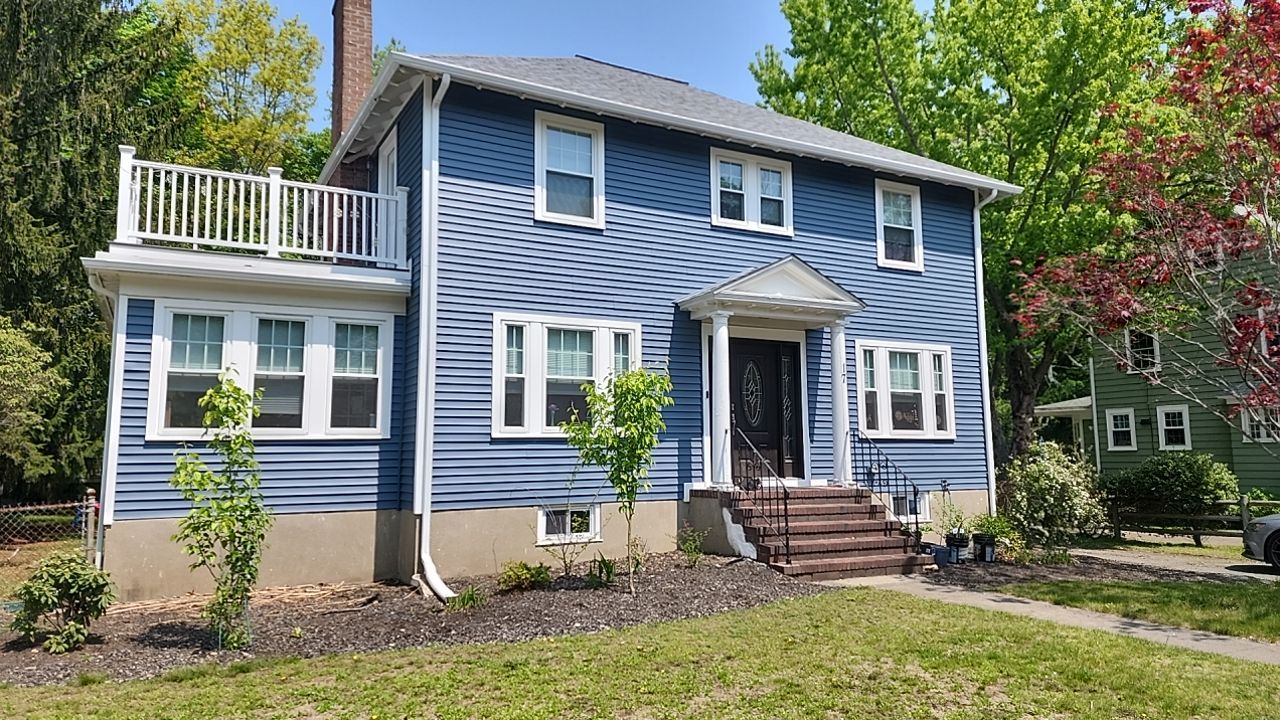 Vinyl Siding installtion in Newton, MA by UBrothers Construction