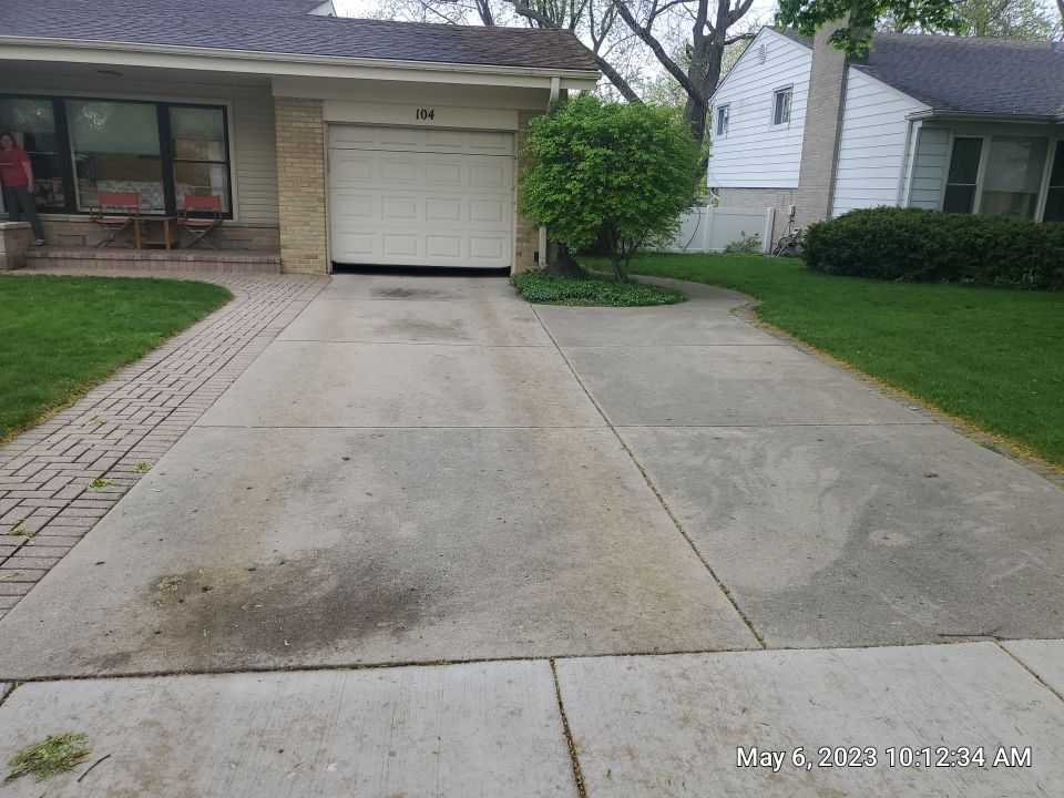 Mount Prospect, IL Driveway cleaning by Northern Power Washing LLC.