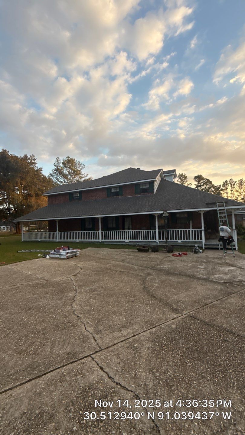 Atlas Pinnacle Pristine Weathered Shadow  by Top Team Roofing & Construction