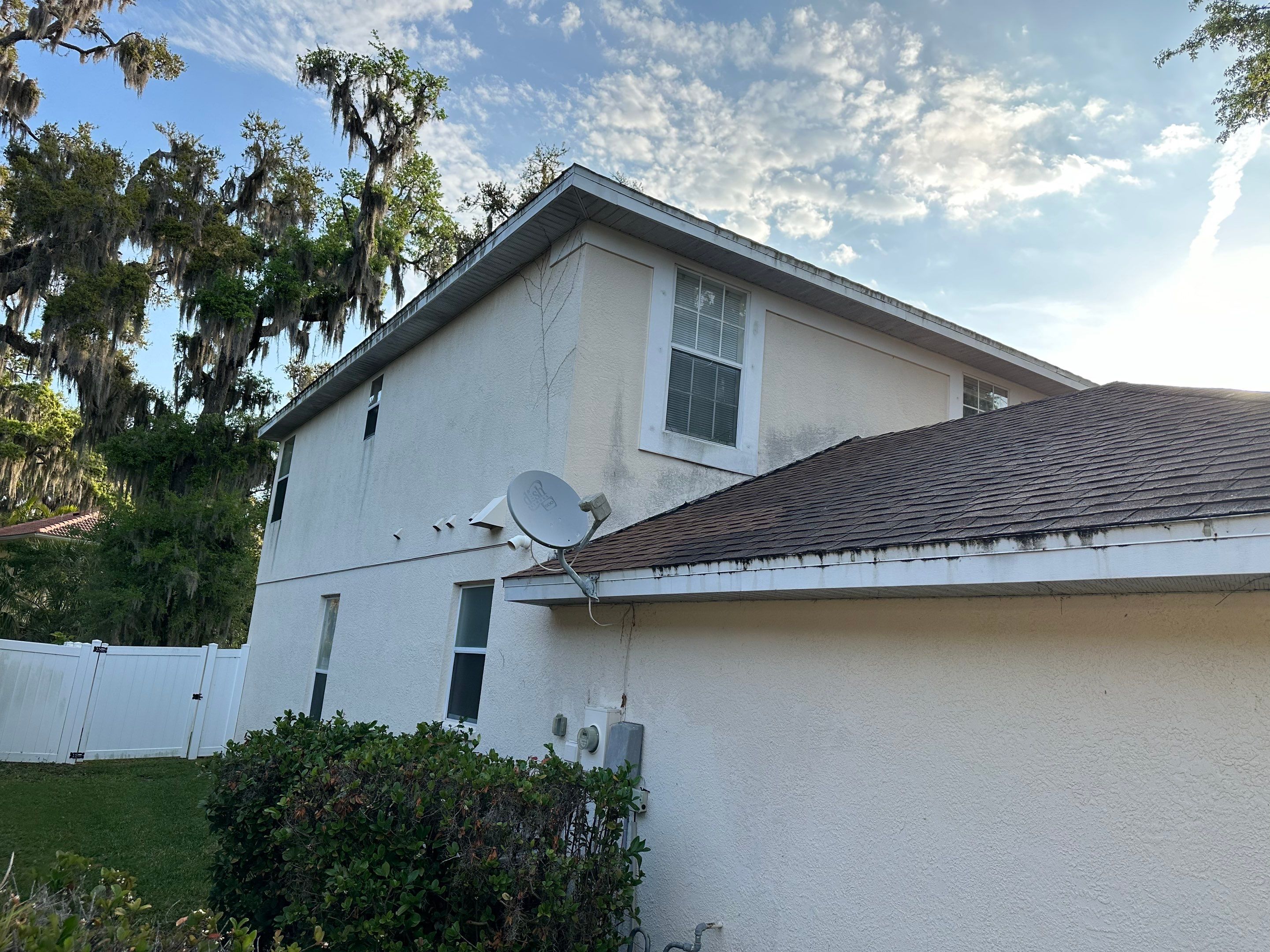 House Wash, Vinyl Fence, Patio, Driveway & Sidewalk Cleaning in Oakley Place, Ellenton, FL | Sunshine AquaWash by Sunshine AquaWash