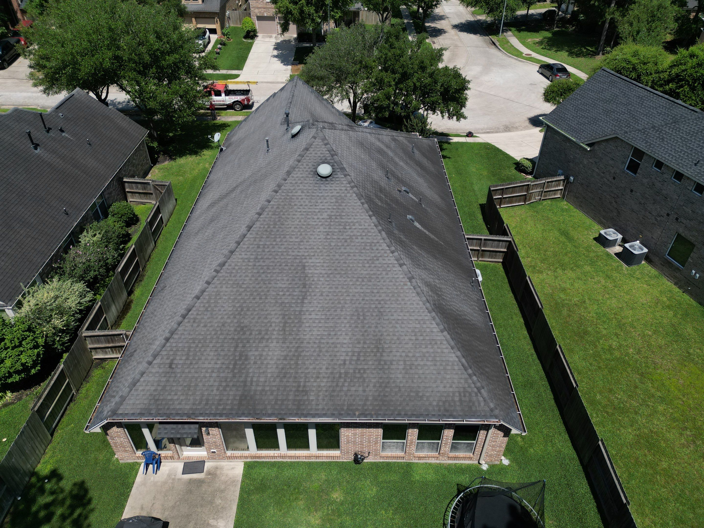 OC Duration Onyx Black by HHH Roofing & Construction