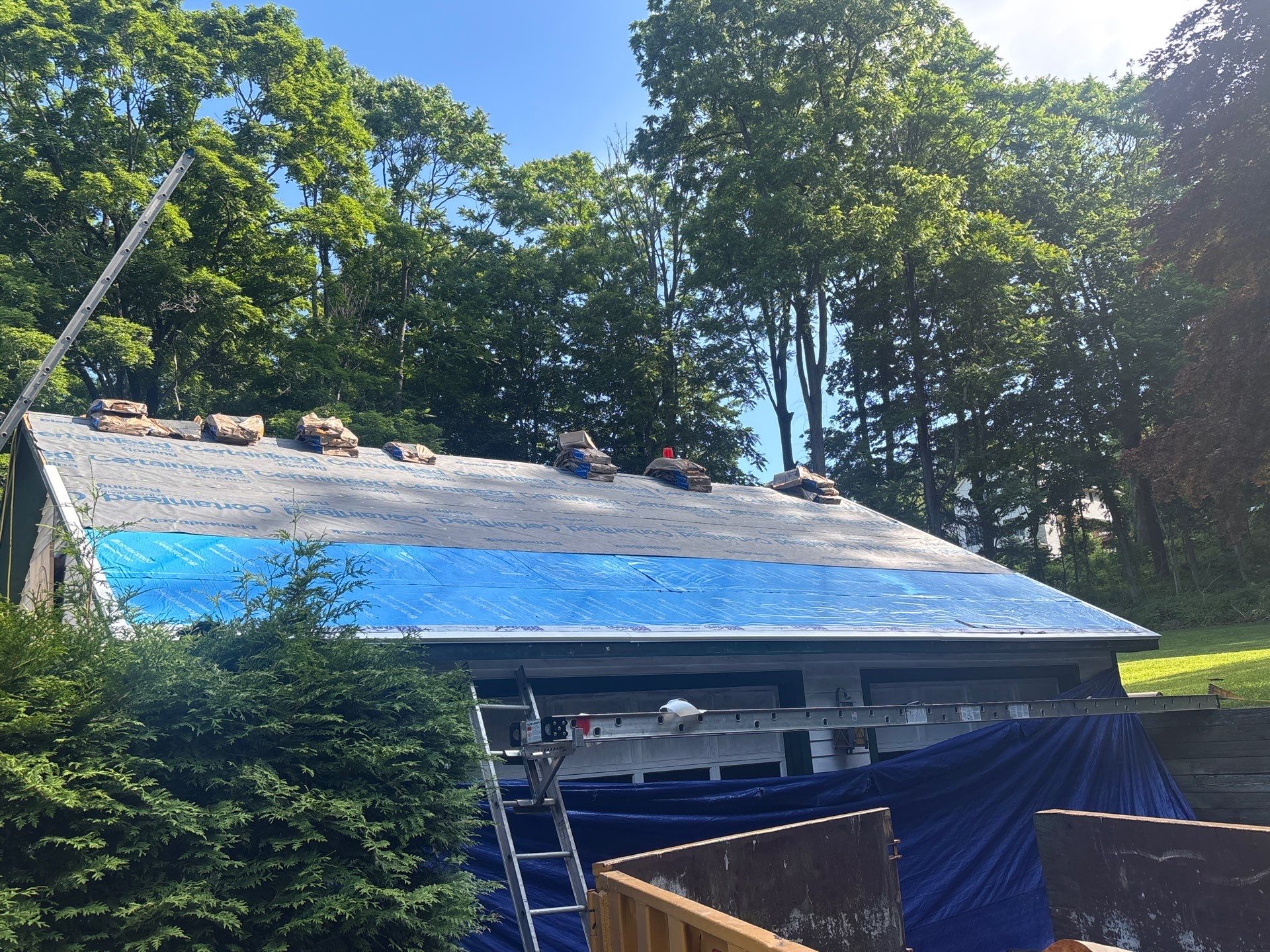Brand new New Milford, CT roof by DiGiorgi! by DiGiorgi Roofing and Siding Inc