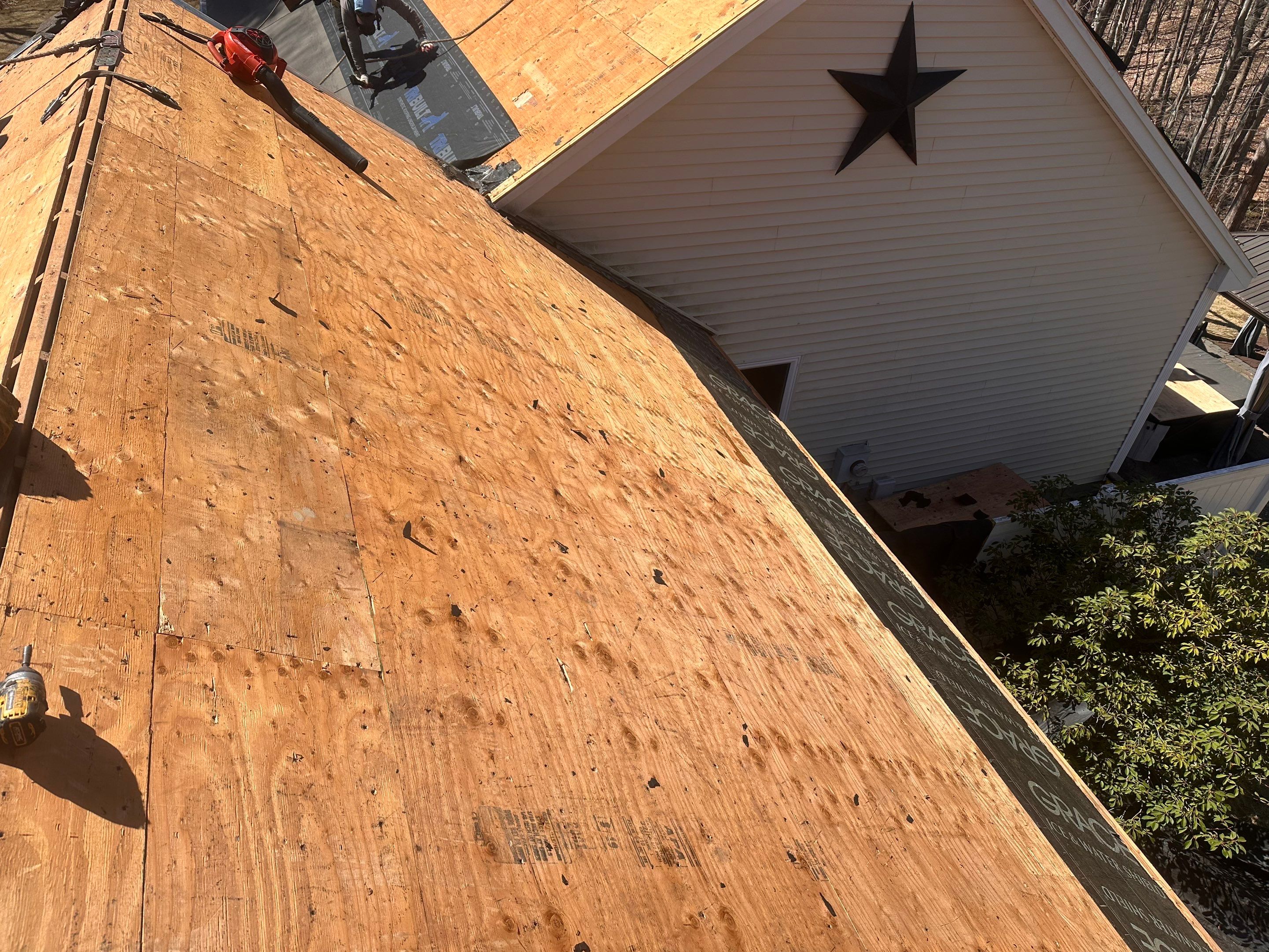 Vinyl Siding and Asphalt Roofing Replacement in Deerfield by Tall pine roofing
