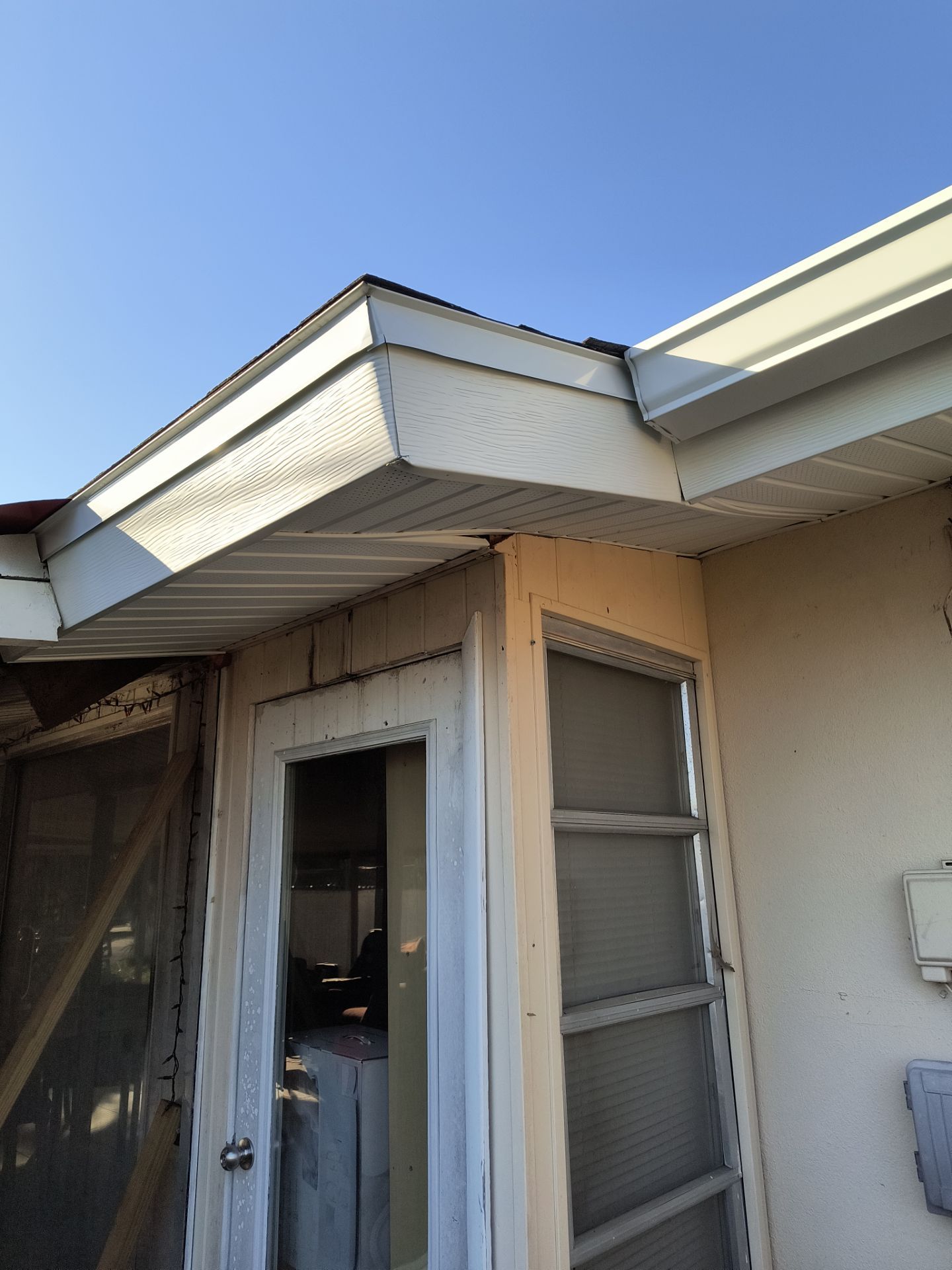 White Soffit and Fascia Upgrade in Sarasota FL by Gutter Professors