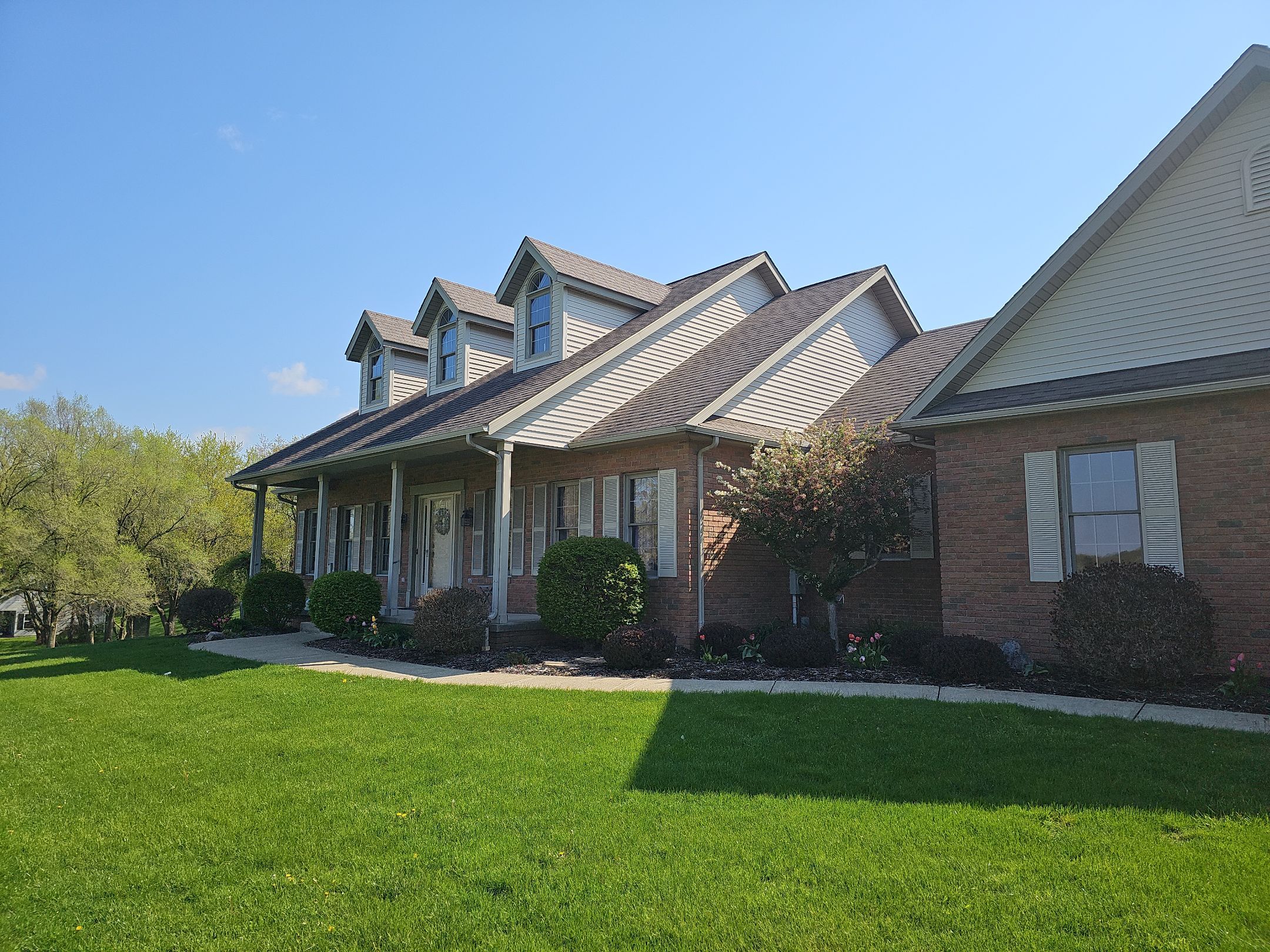 ATLAS PINNACLE COLOR: WEATHERED SHADOW by Eagle Eye Roofing