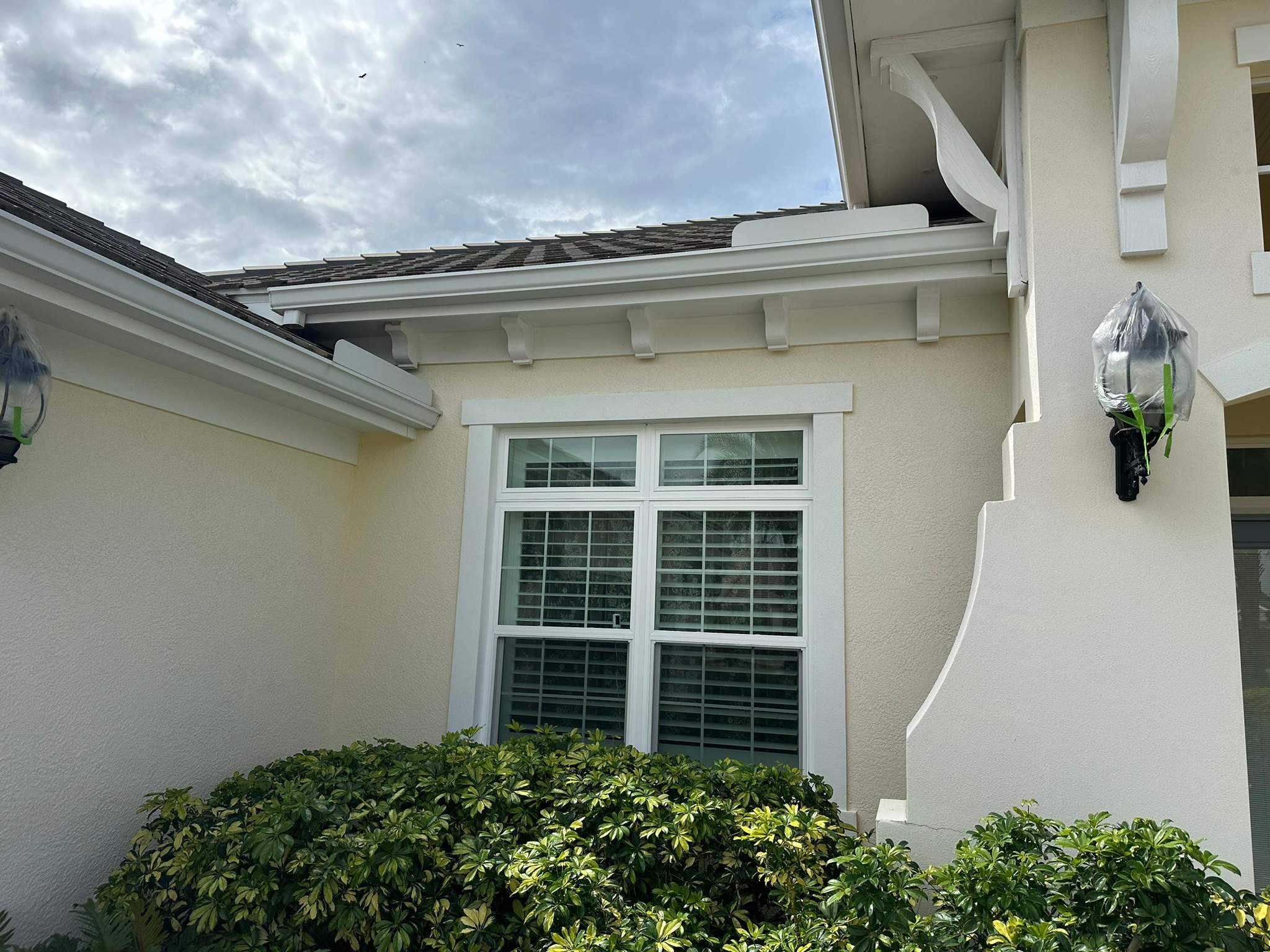 House Wash & Pool Screen Enclosure Cleaning in Winding River Community, Bradenton, FL | Sunshine AquaWash by Sunshine AquaWash