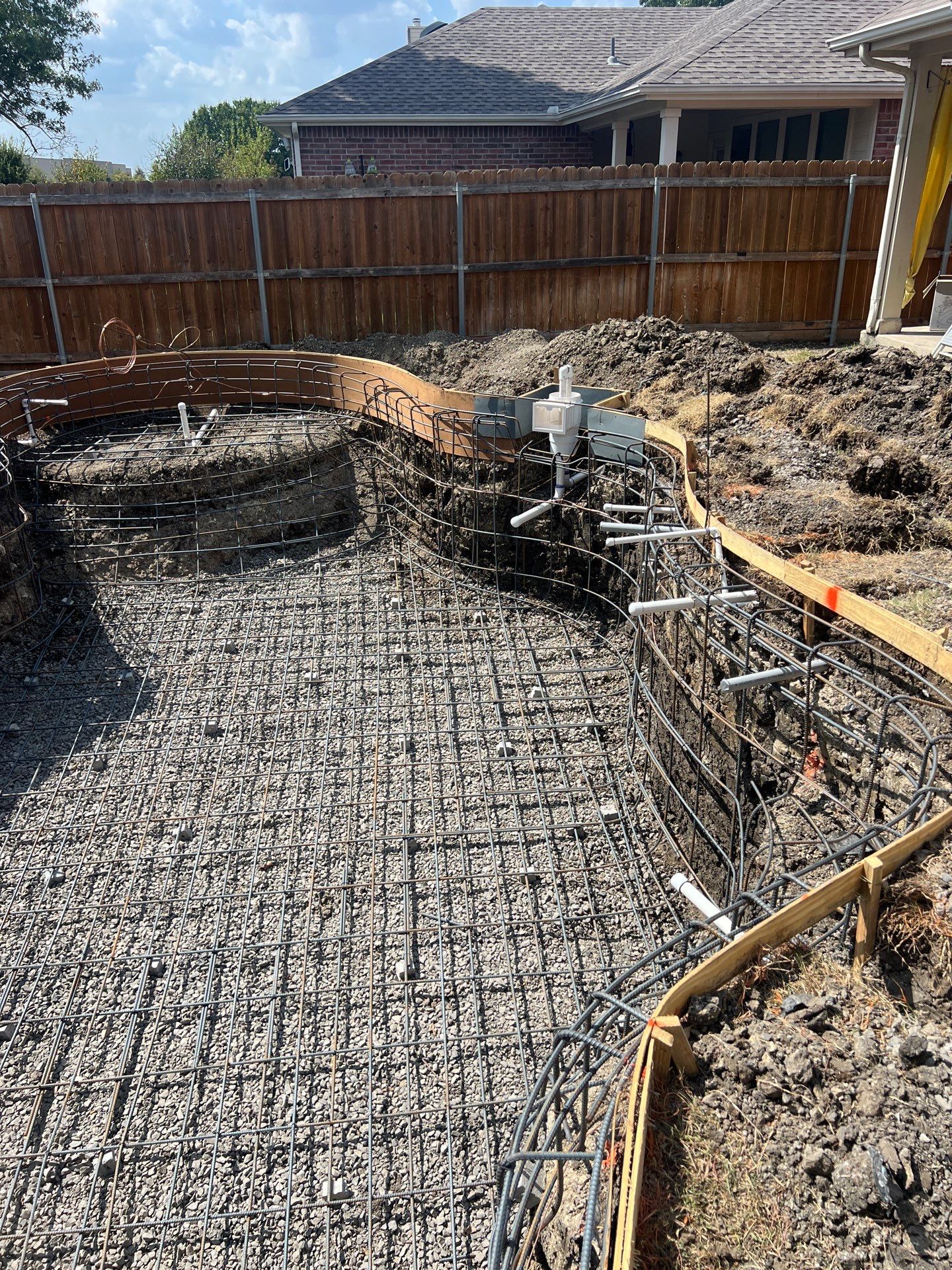 Freeform Pool with Raised Spa and Tanning Ledge by Pinnacle Pools and Spas - DFW