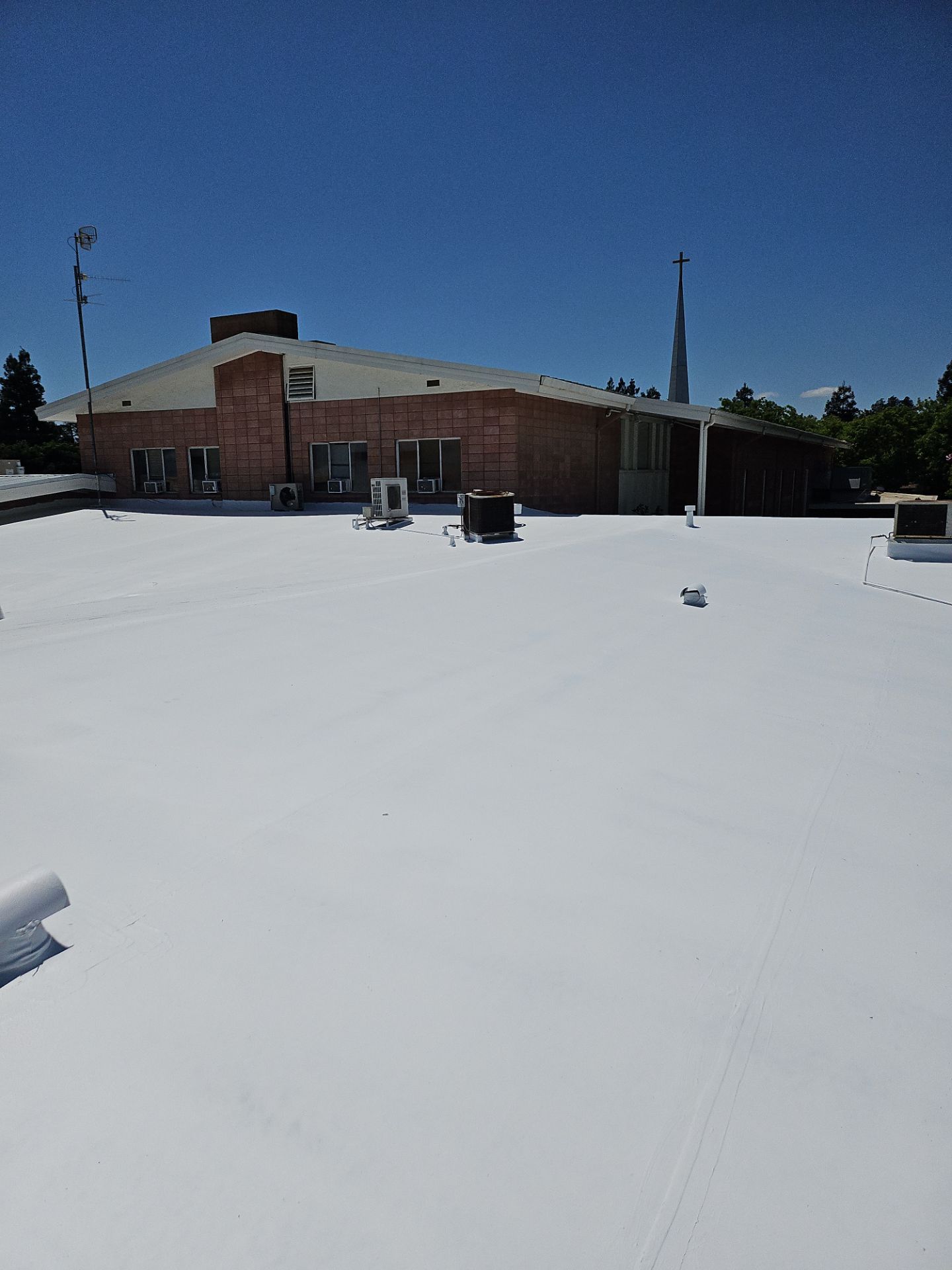 Single-ply restoration system using Benchmark/PUMA XL coatings over TPO single-ply roofing by Straight Edge Roofing Inc