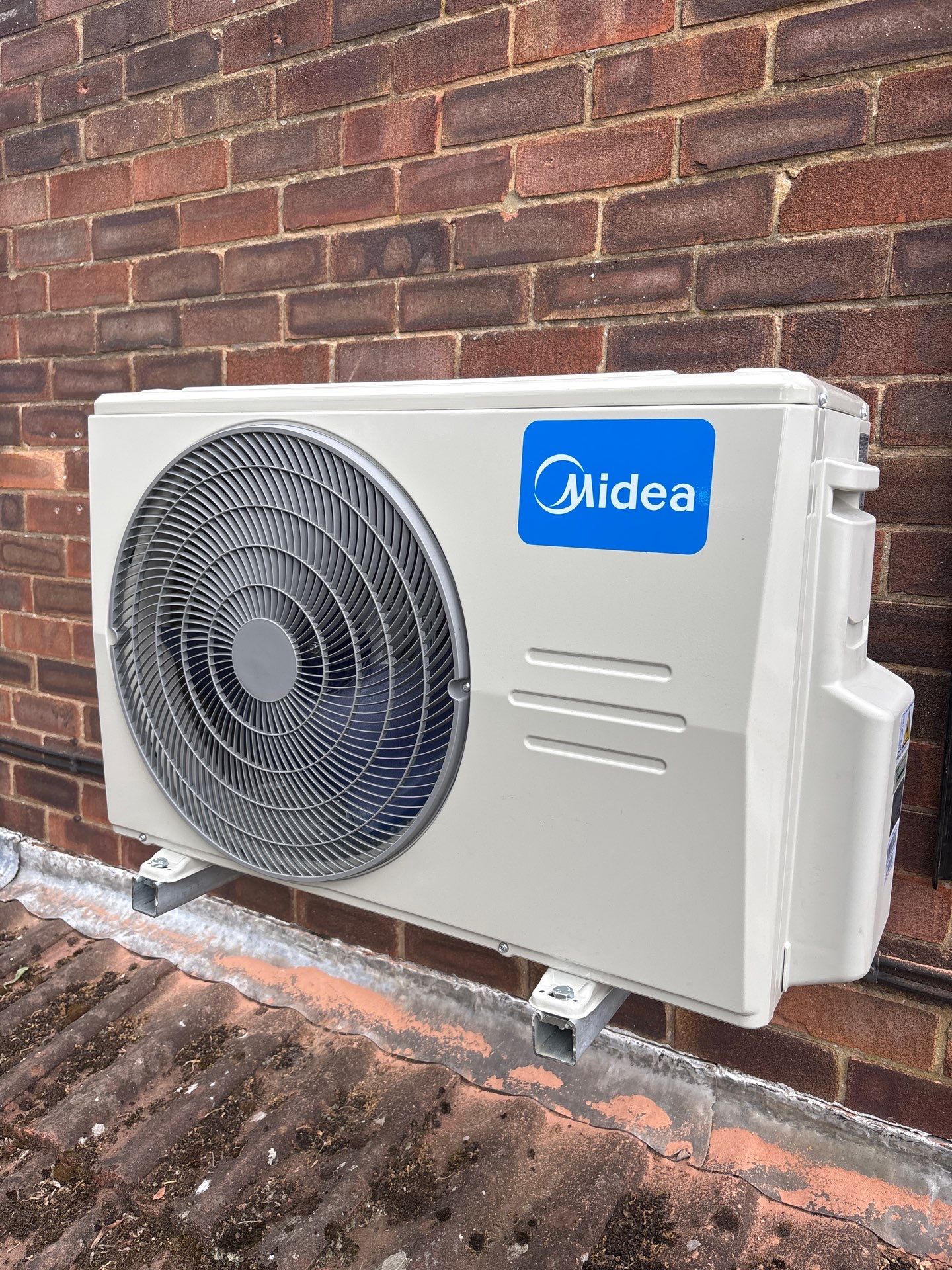 βοΈ Cool, Clean and Clever β Midea Multi-Split Air Conditioning Installed in Brigg π‘β‘ by Elite Services Group Ltd