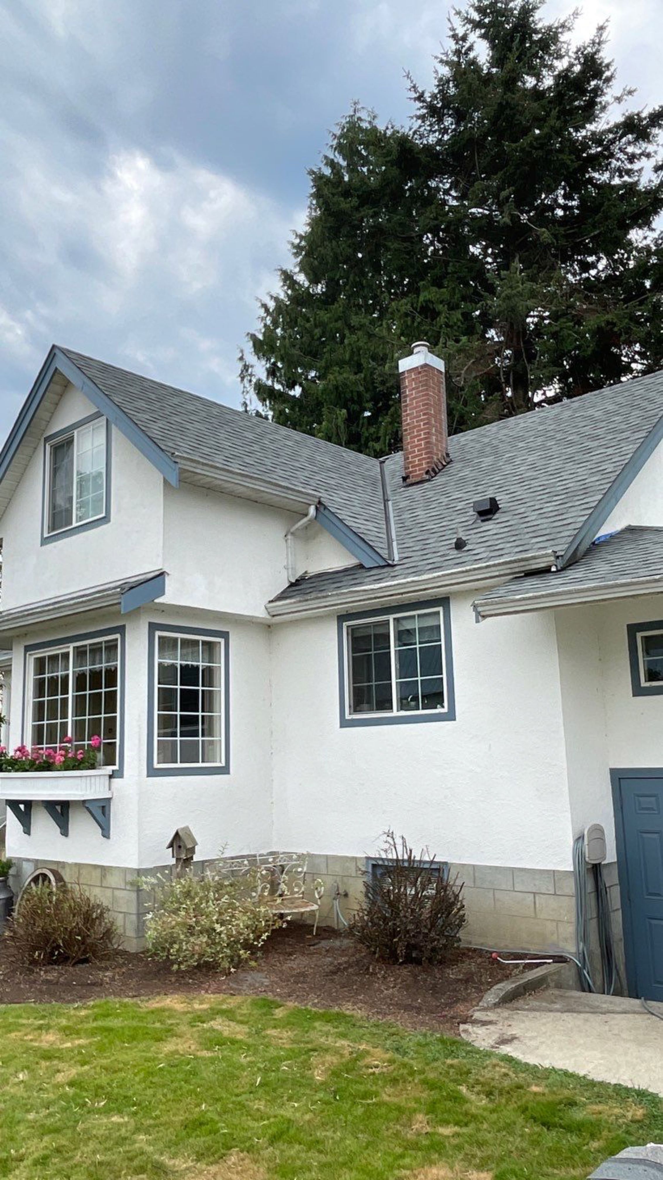 Residential Roofing Installation using OC Oakridge shingles by Top Notch Roofing Inc