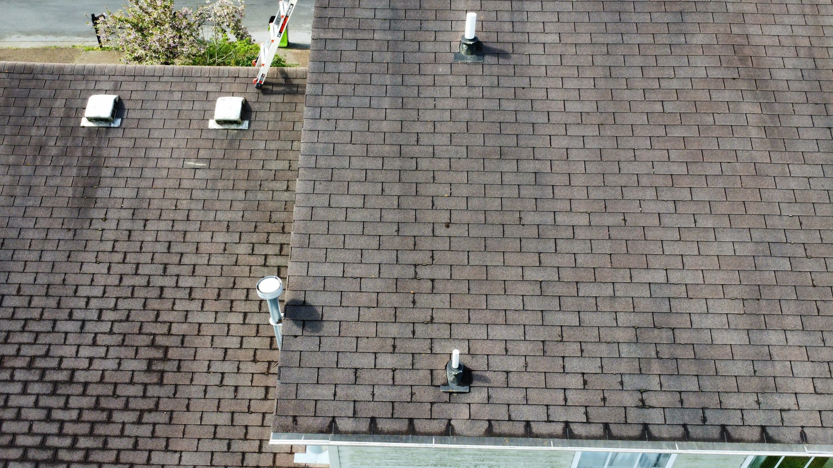 Residential Roofing Installation using Owens Corning Oakridge Roofing System by Undersun Roofing 
