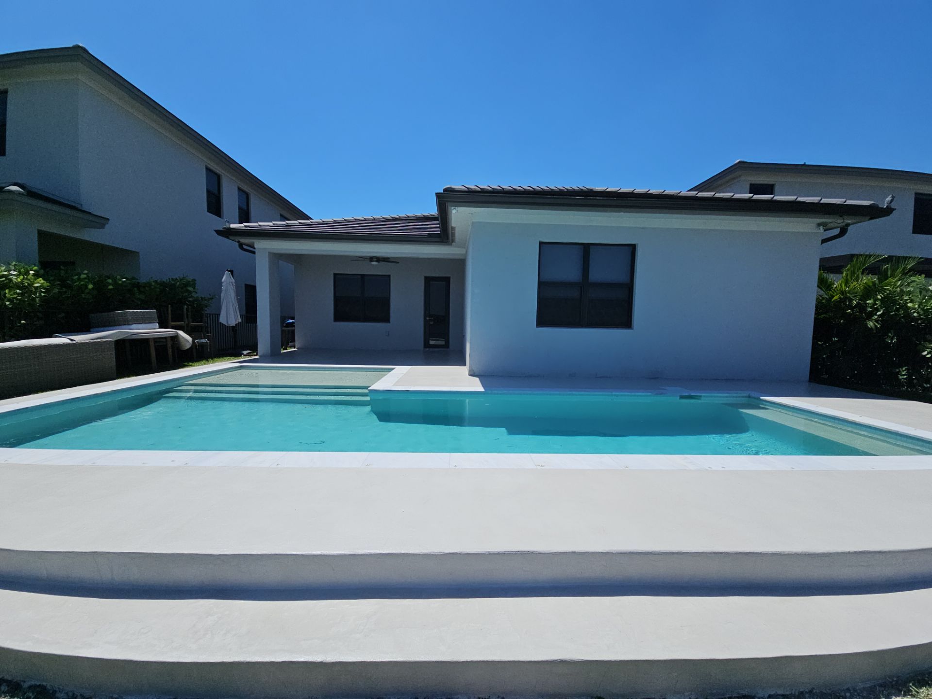 Pool Deck Resurfacing by Seamless Surfaces