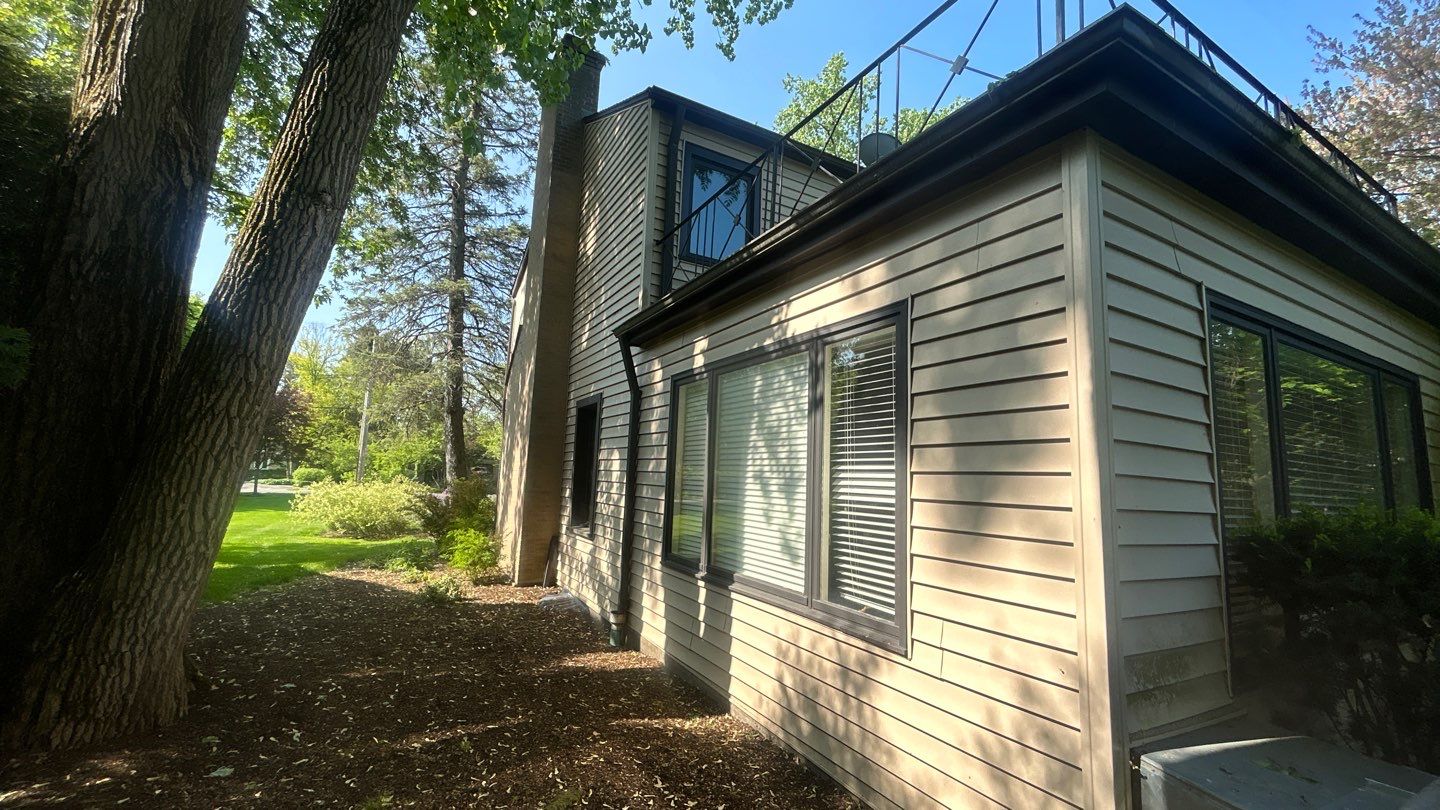 Highland Park,IL House washing  by Northern Power Washing LLC.