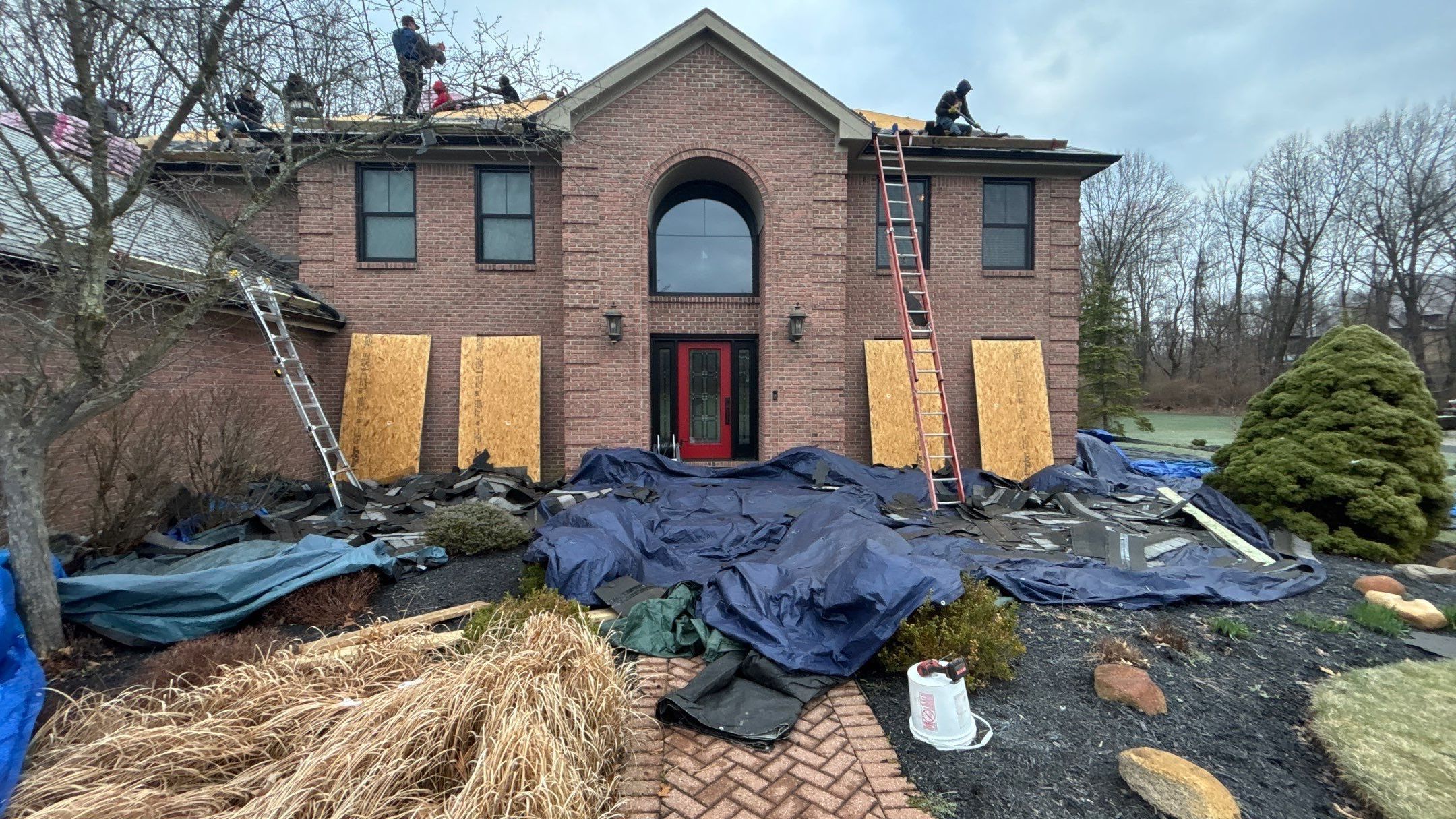 Roof Replacement using Owens Corning Onyx Black by 180 Contractors