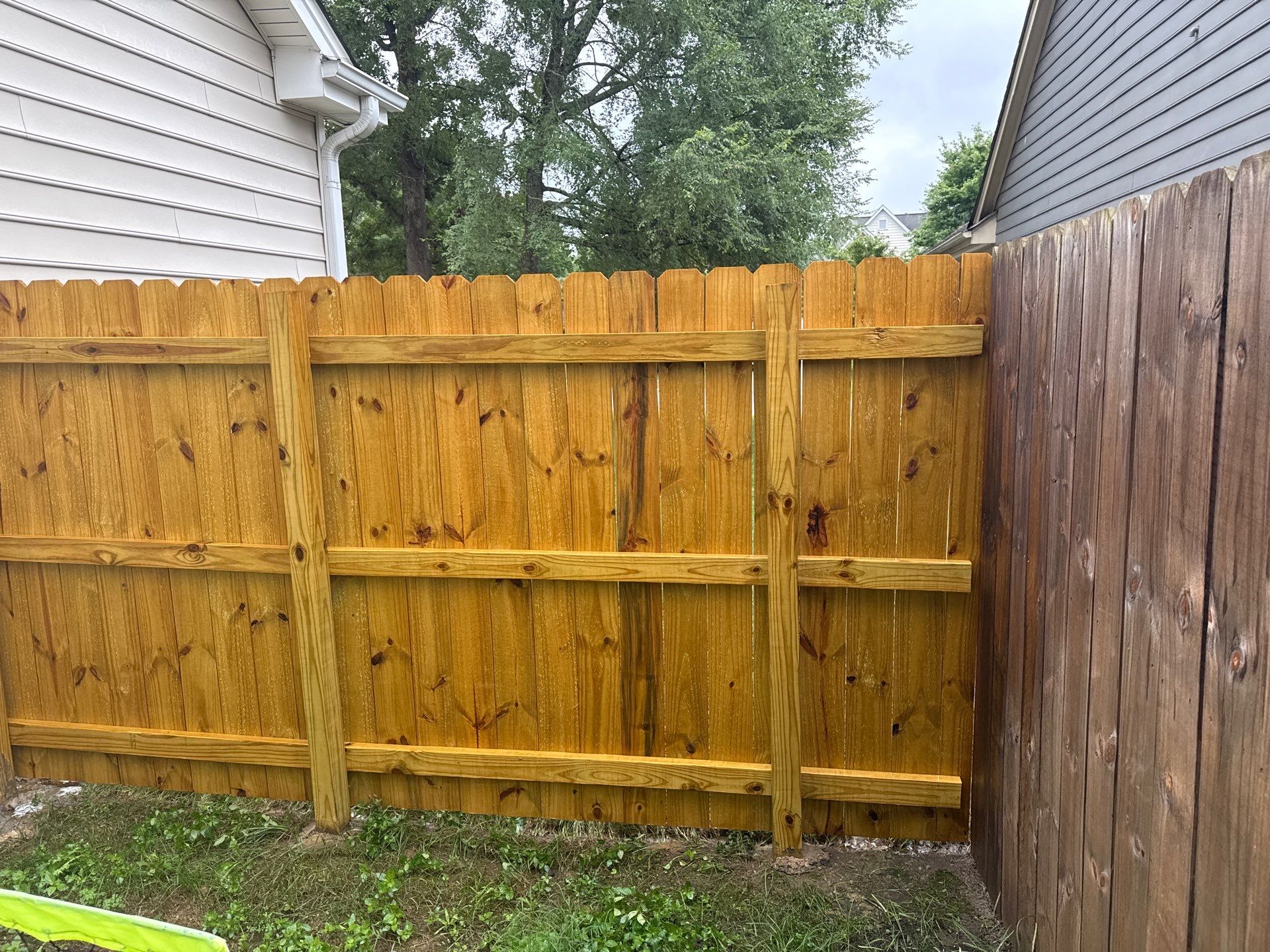 Wood Fence using Wood Sealant by DuraSeal
