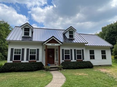Standing Seam Metal - Black