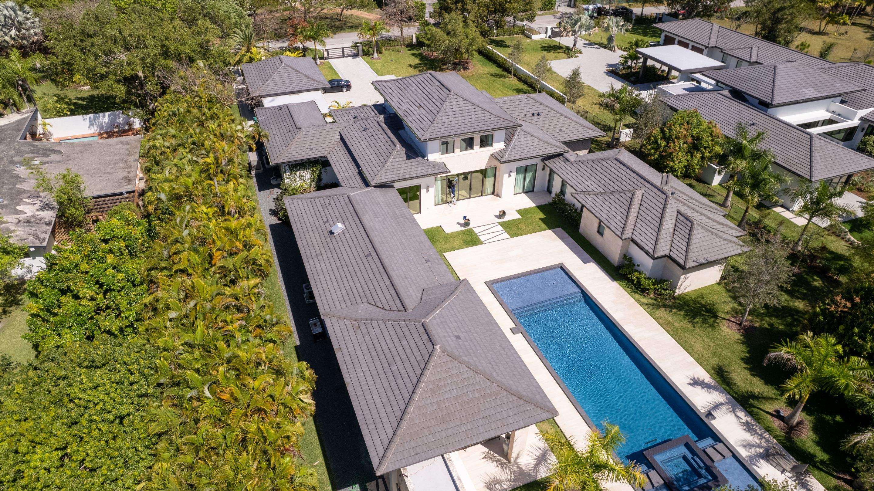 Crown Windsor Slate - Charcoal Black Color by Istueta Roofing
